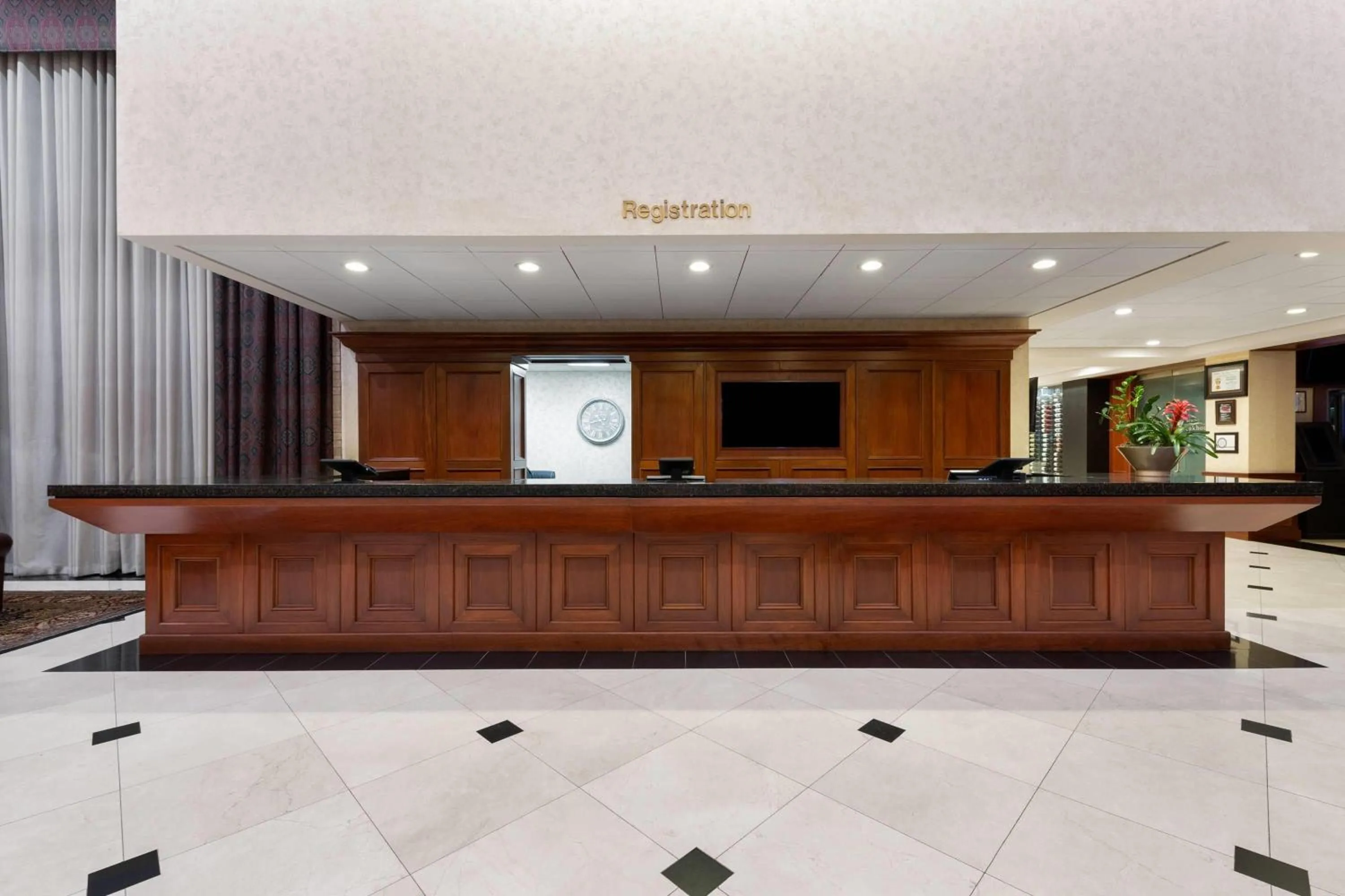 Lobby or reception in Wyndham Riverfront Hotel