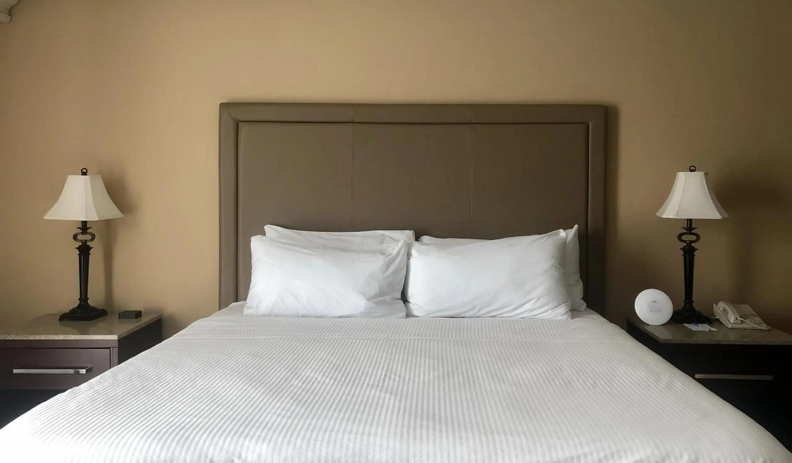 Bed in Wyndham Riverfront Hotel