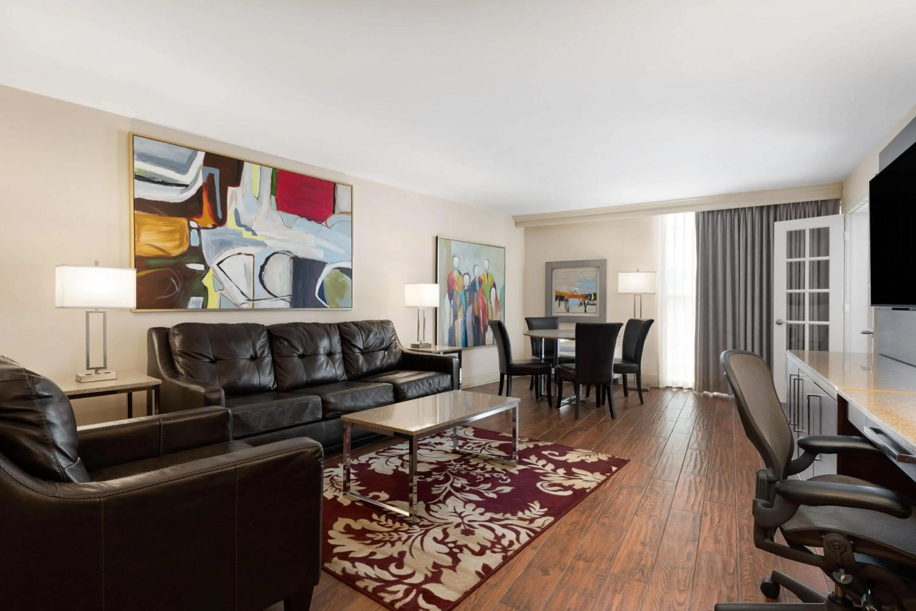 Photo of the whole room in Wyndham Riverfront Hotel