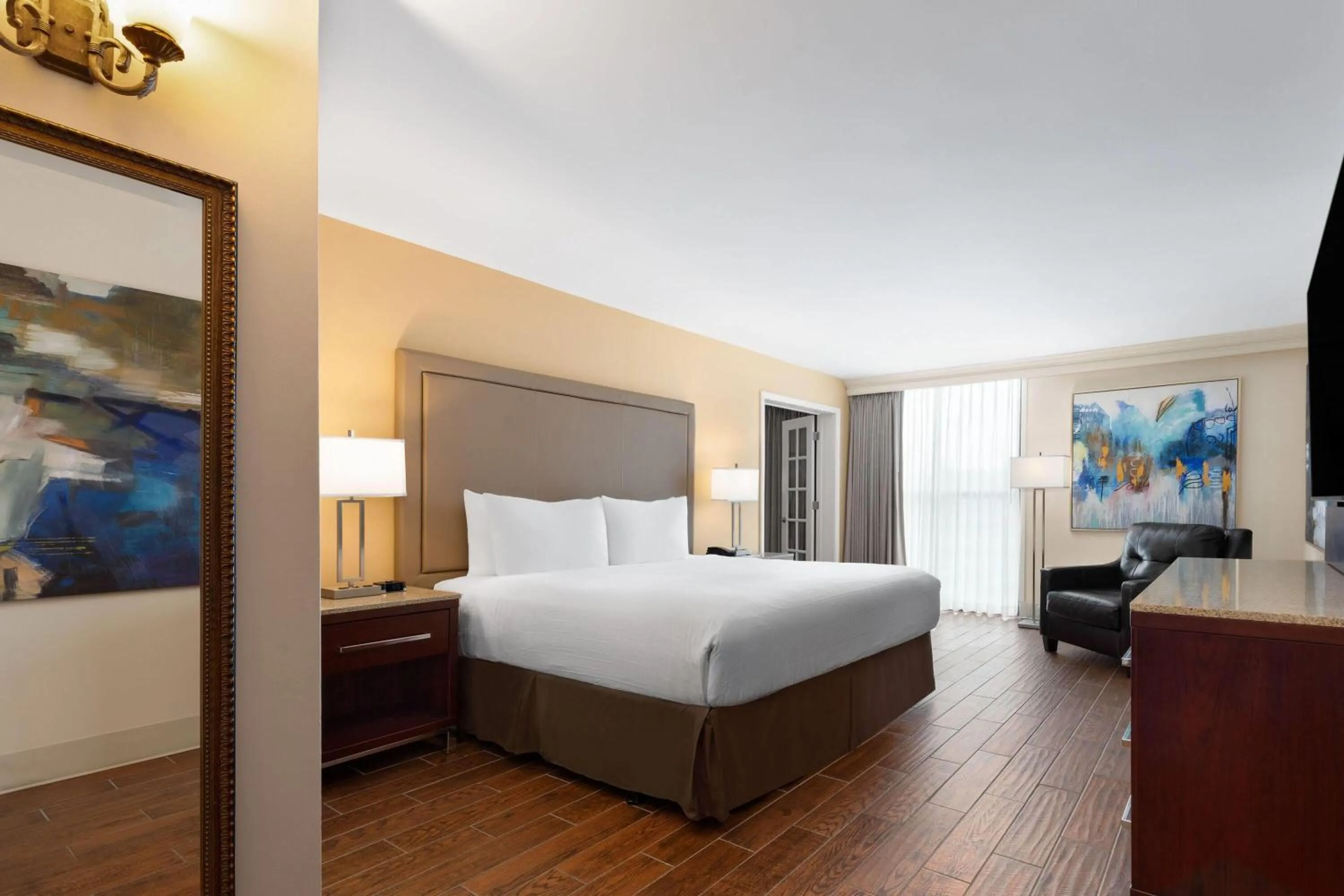 Bedroom, Bed in Wyndham Riverfront Hotel