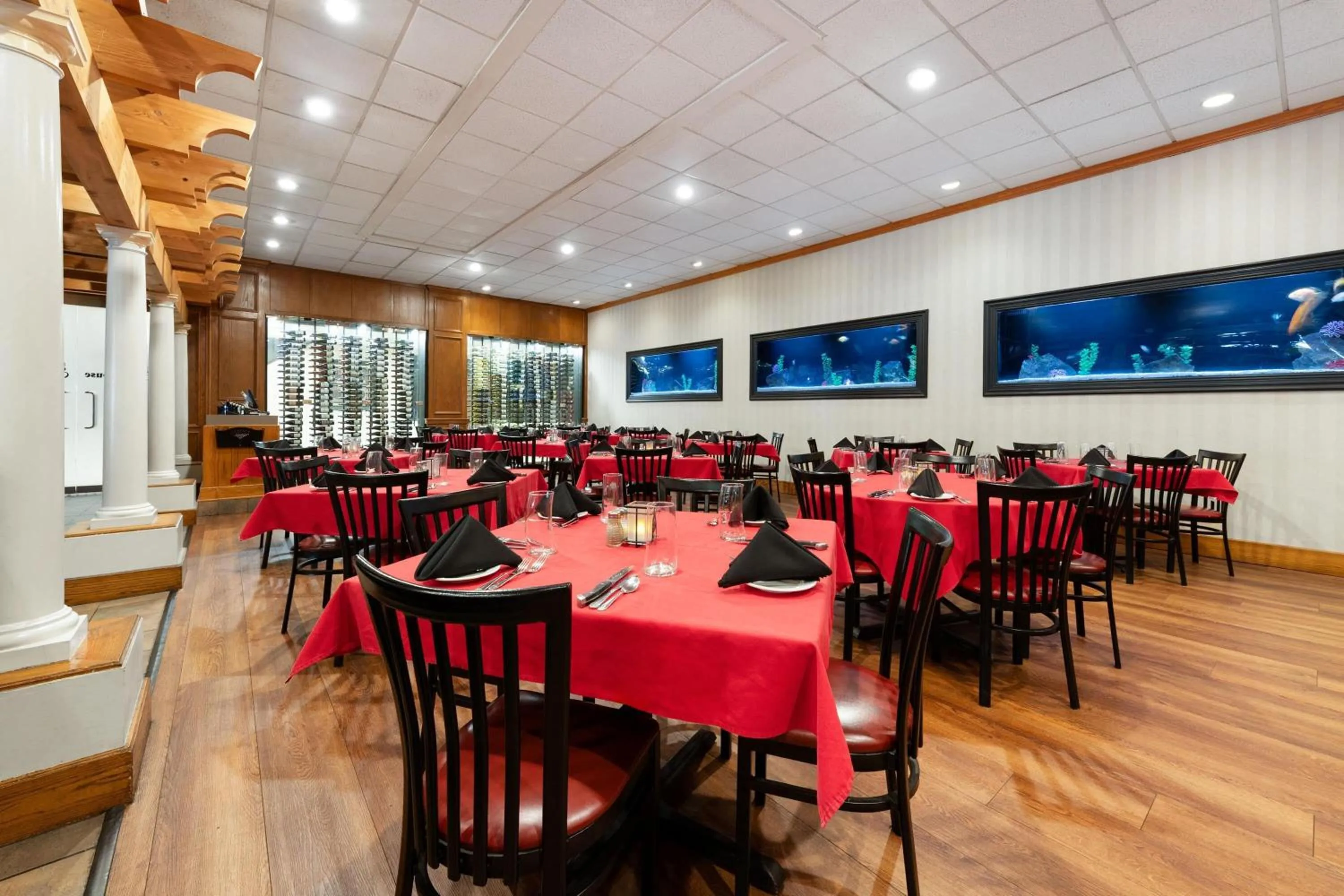 Restaurant/places to eat in Wyndham Riverfront Hotel
