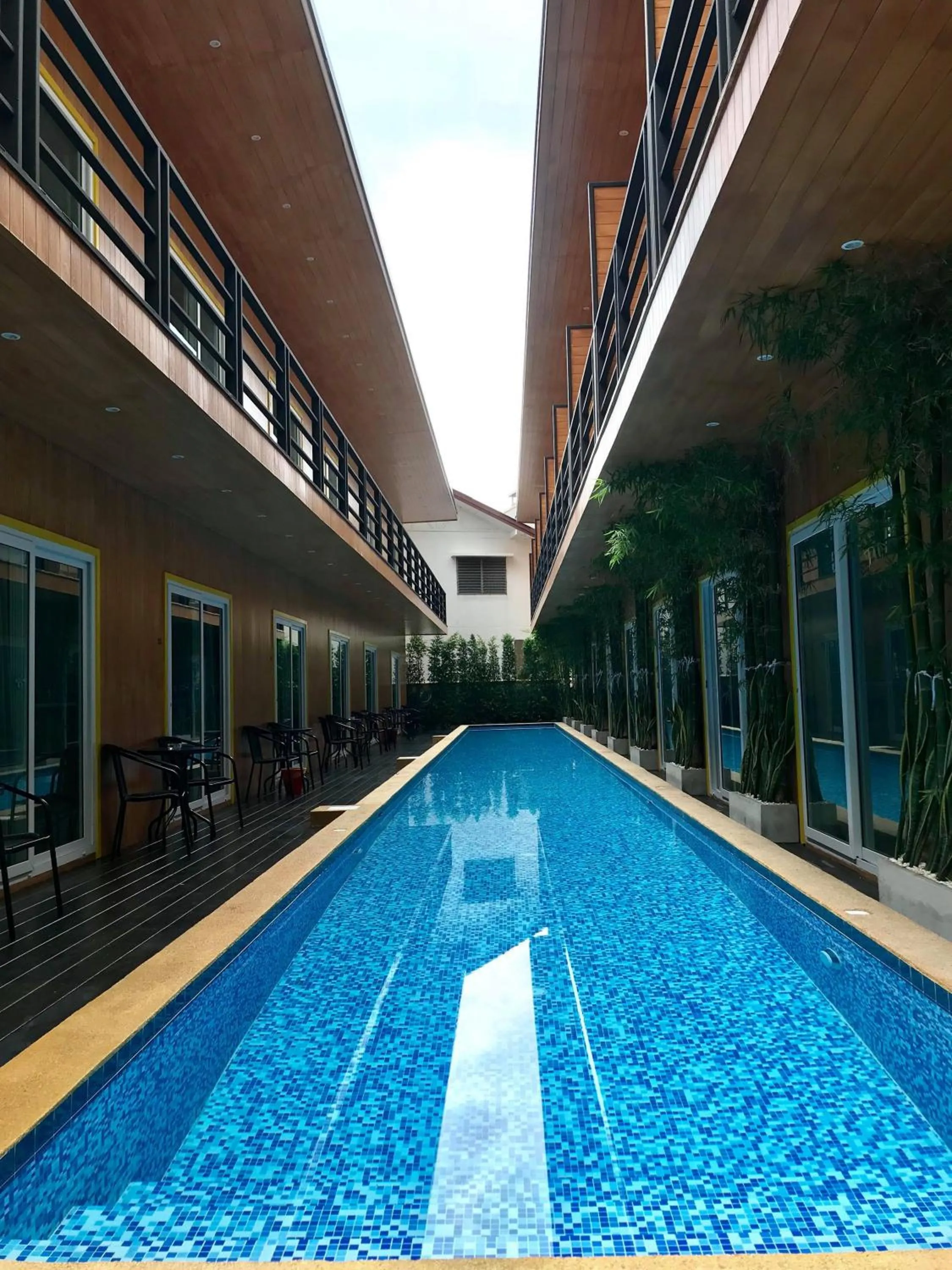 Swimming pool in Resort V - MRT Huai Khwang