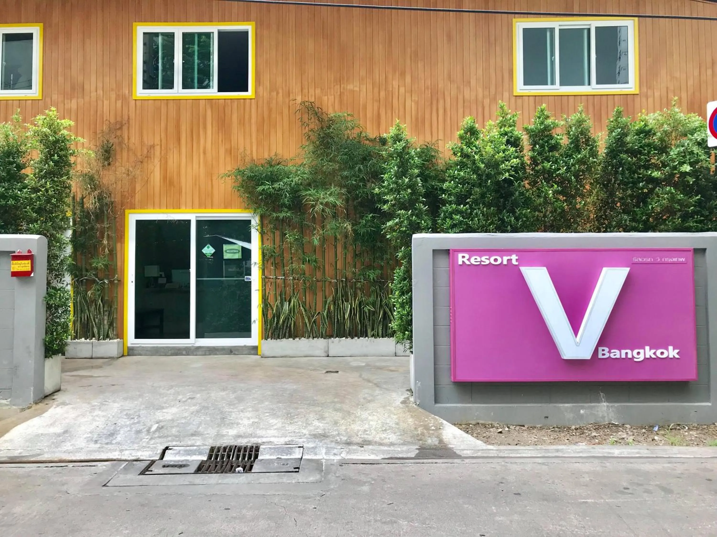 Facade/entrance in Resort V - MRT Huai Khwang