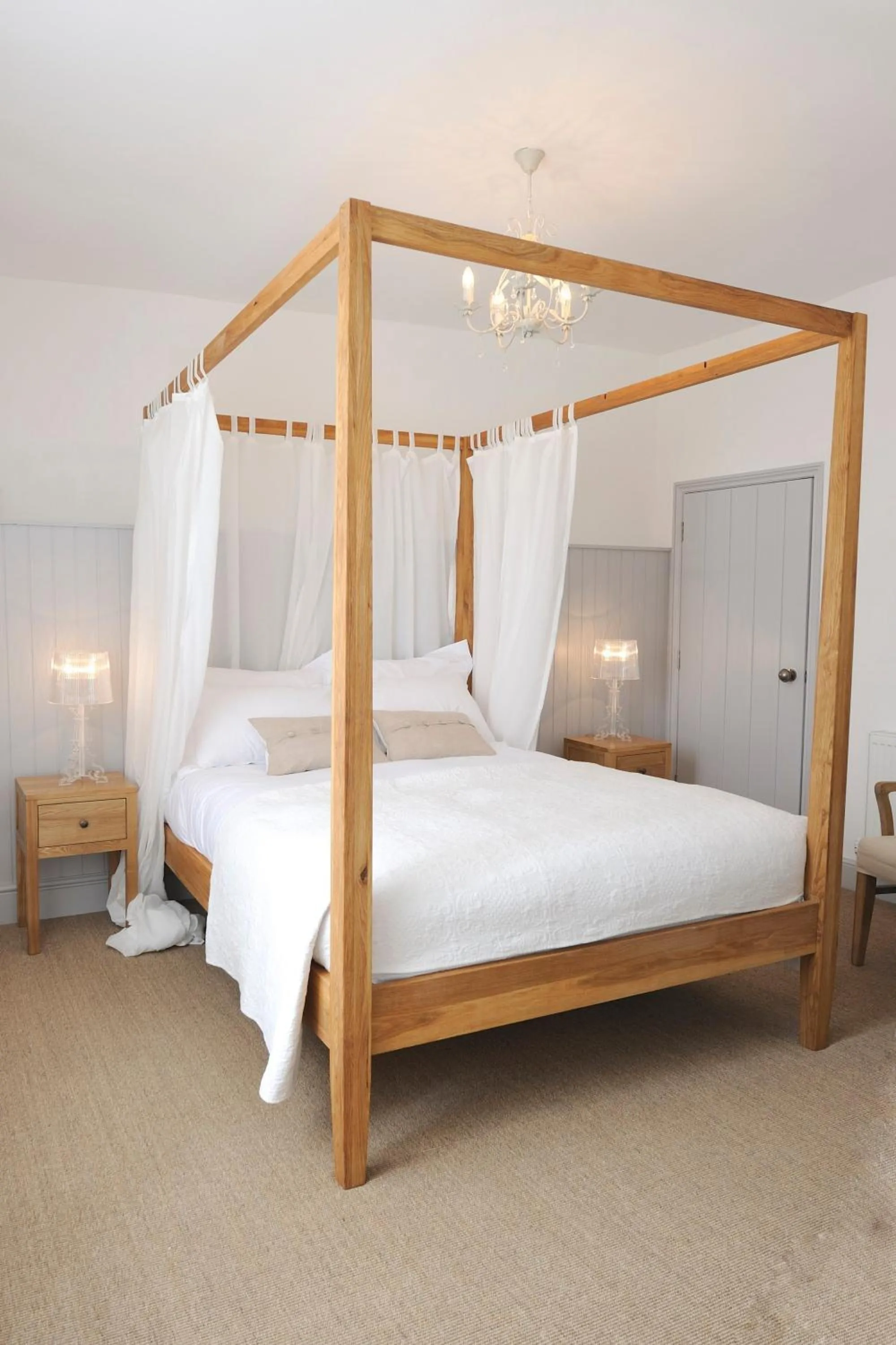 Bed in Lion & Pheasant Hotel