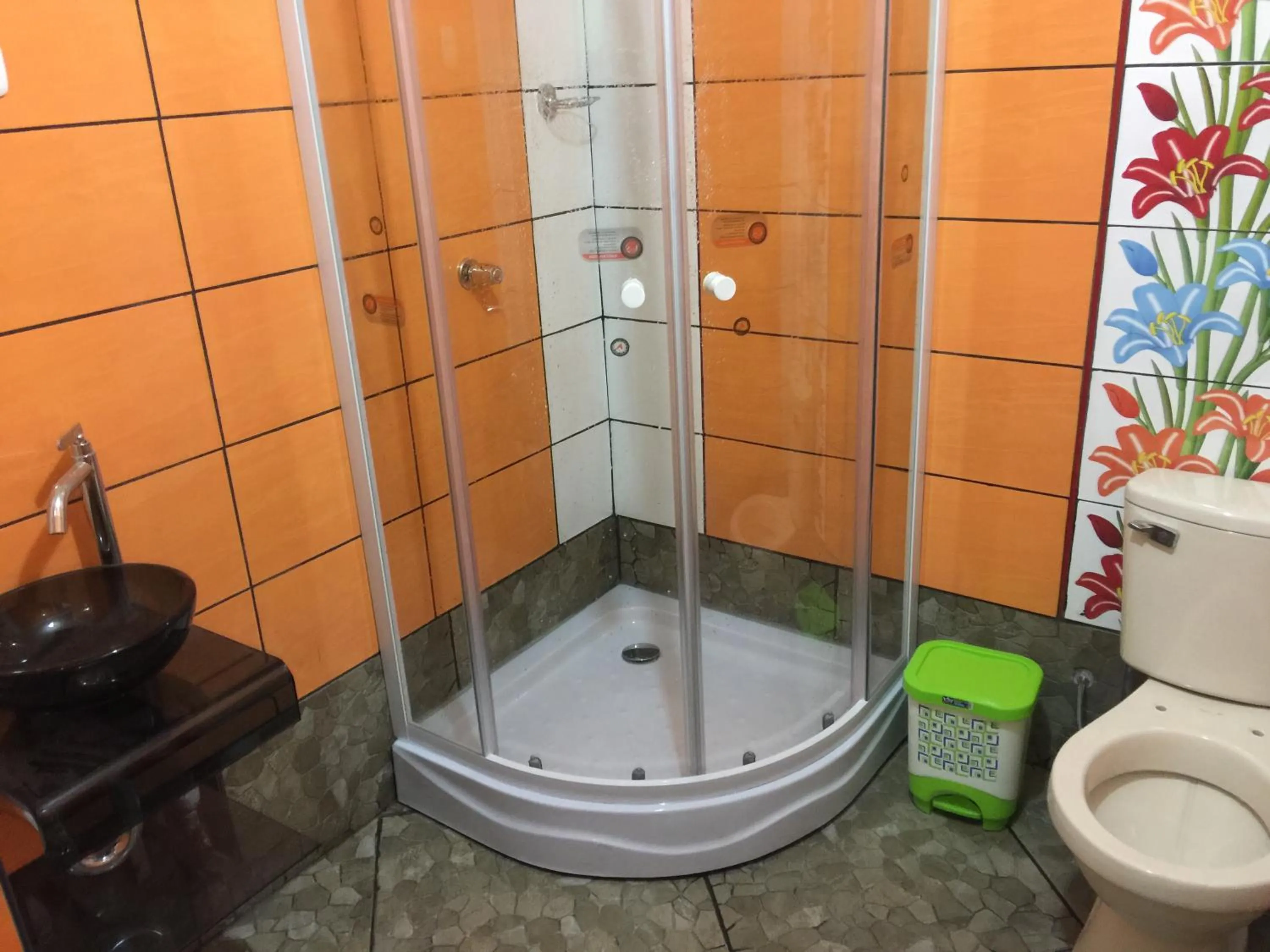 Shower in El Viajero Aeropuerto