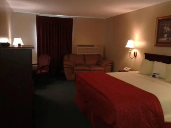 Decorative detail, Bed in Rest Inn Fort Smith