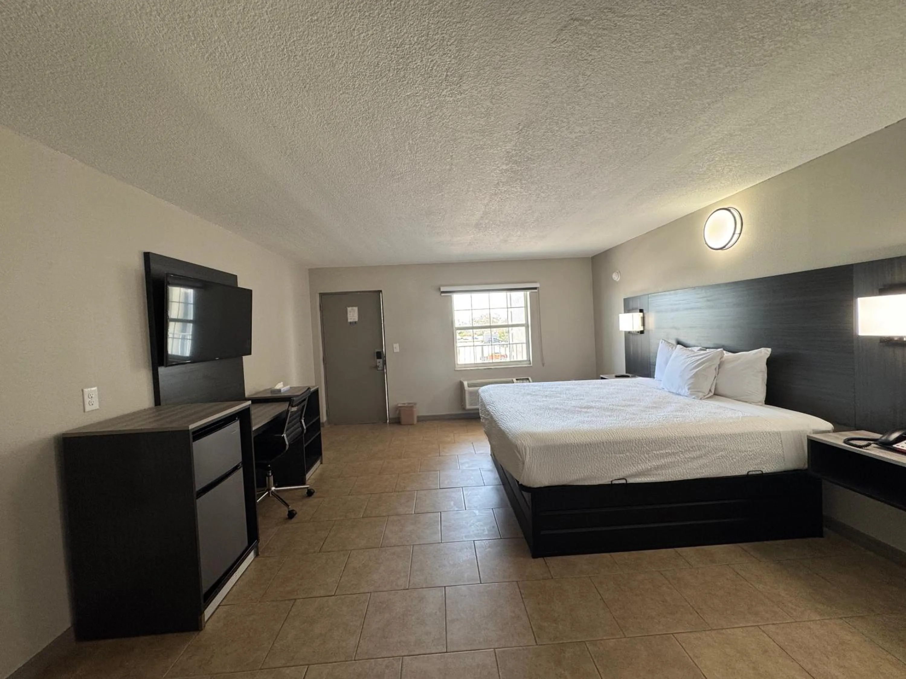 Bed in Travelodge by Wyndham Venice