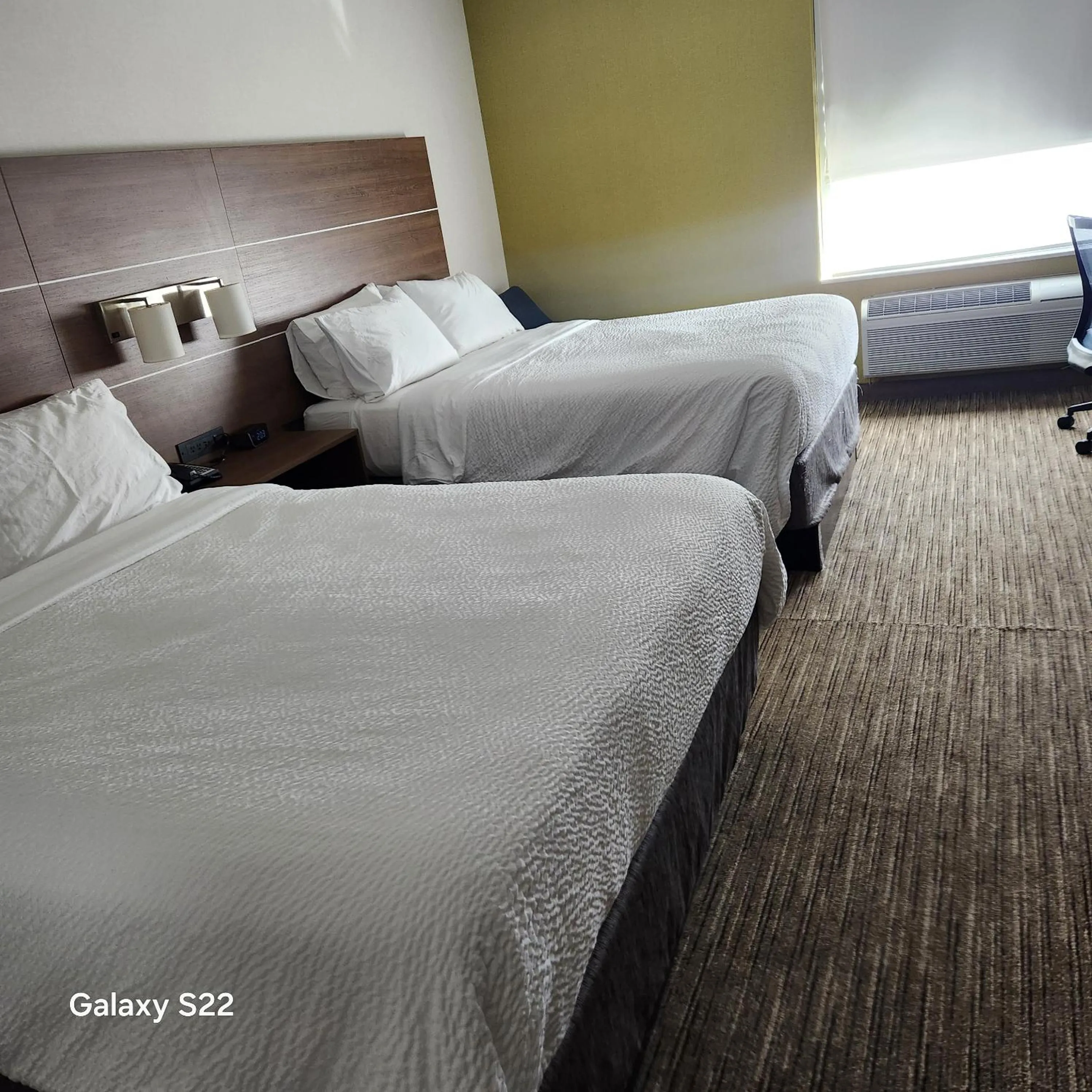 Bed in Holiday Inn Express Chelmsford by IHG