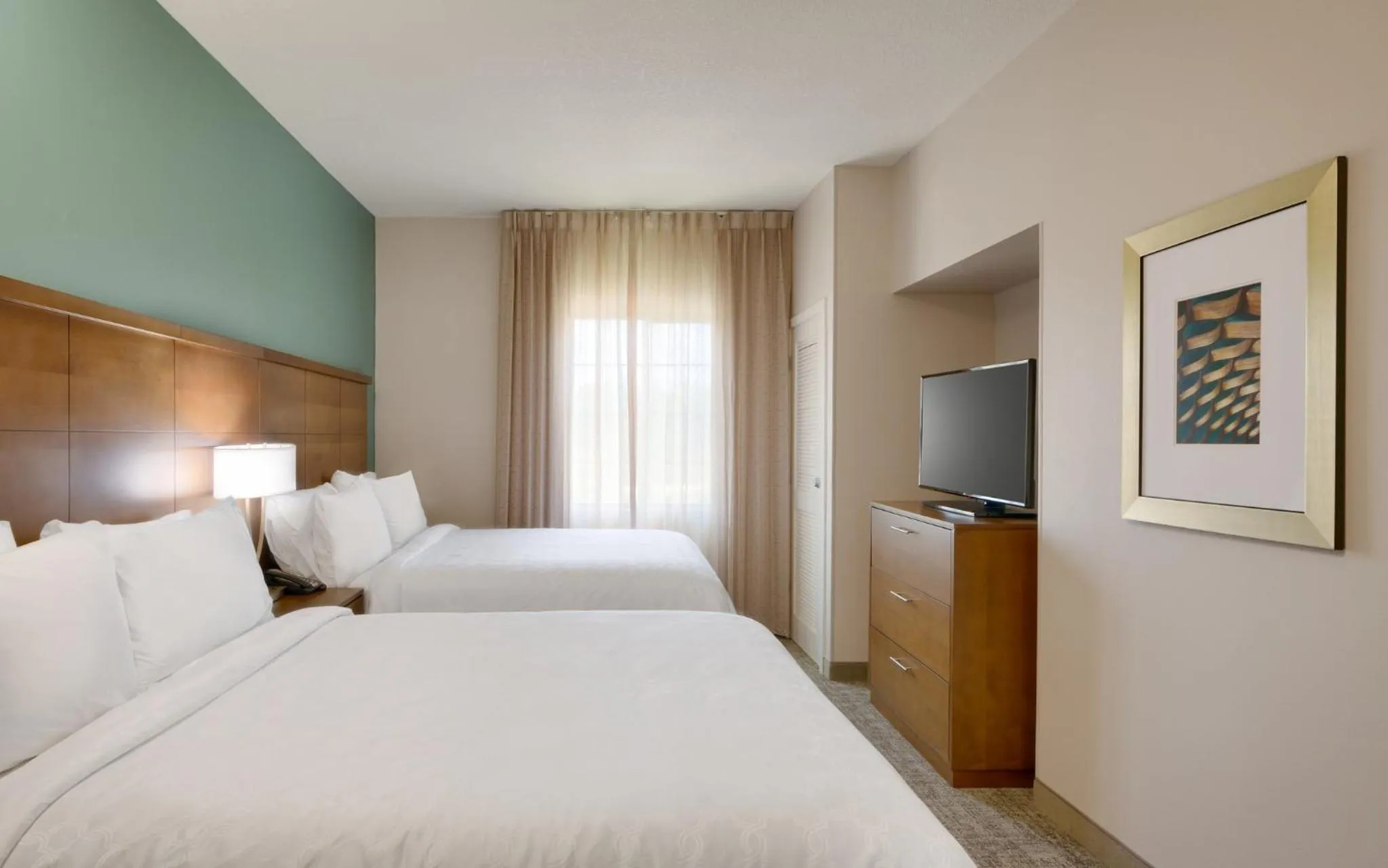 Photo of the whole room, Bed in Staybridge Suites - Gainesville I-75 by IHG