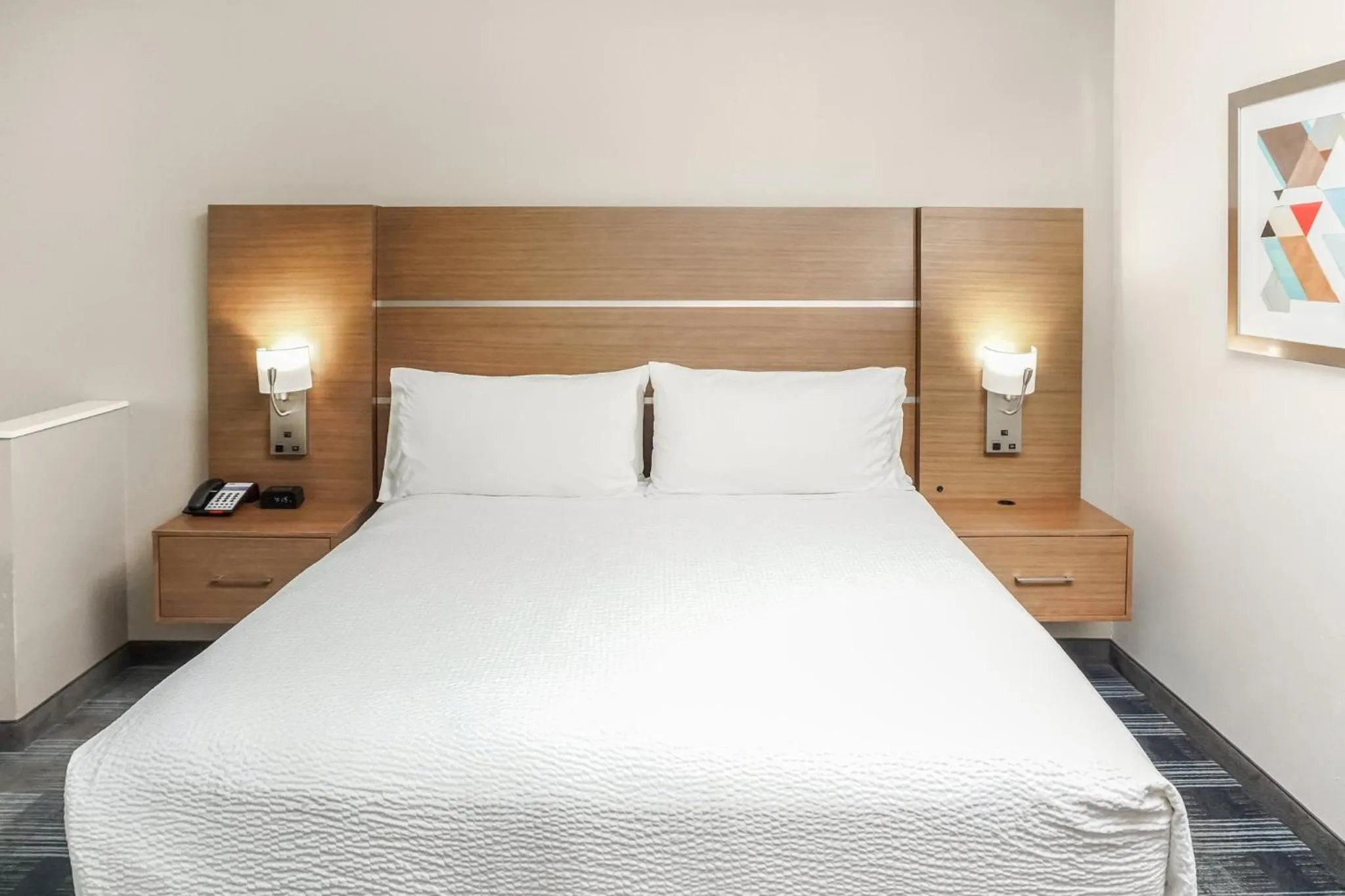 Photo of the whole room, Bed in Holiday Inn Express & Suites - Houston Westchase - Westheimer by IHG