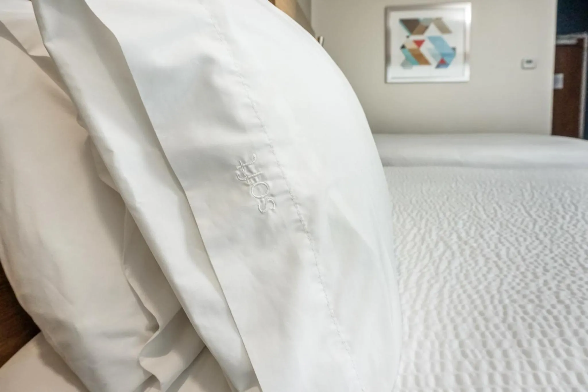 Photo of the whole room, Bed in Holiday Inn Express & Suites - Houston Westchase - Westheimer by IHG