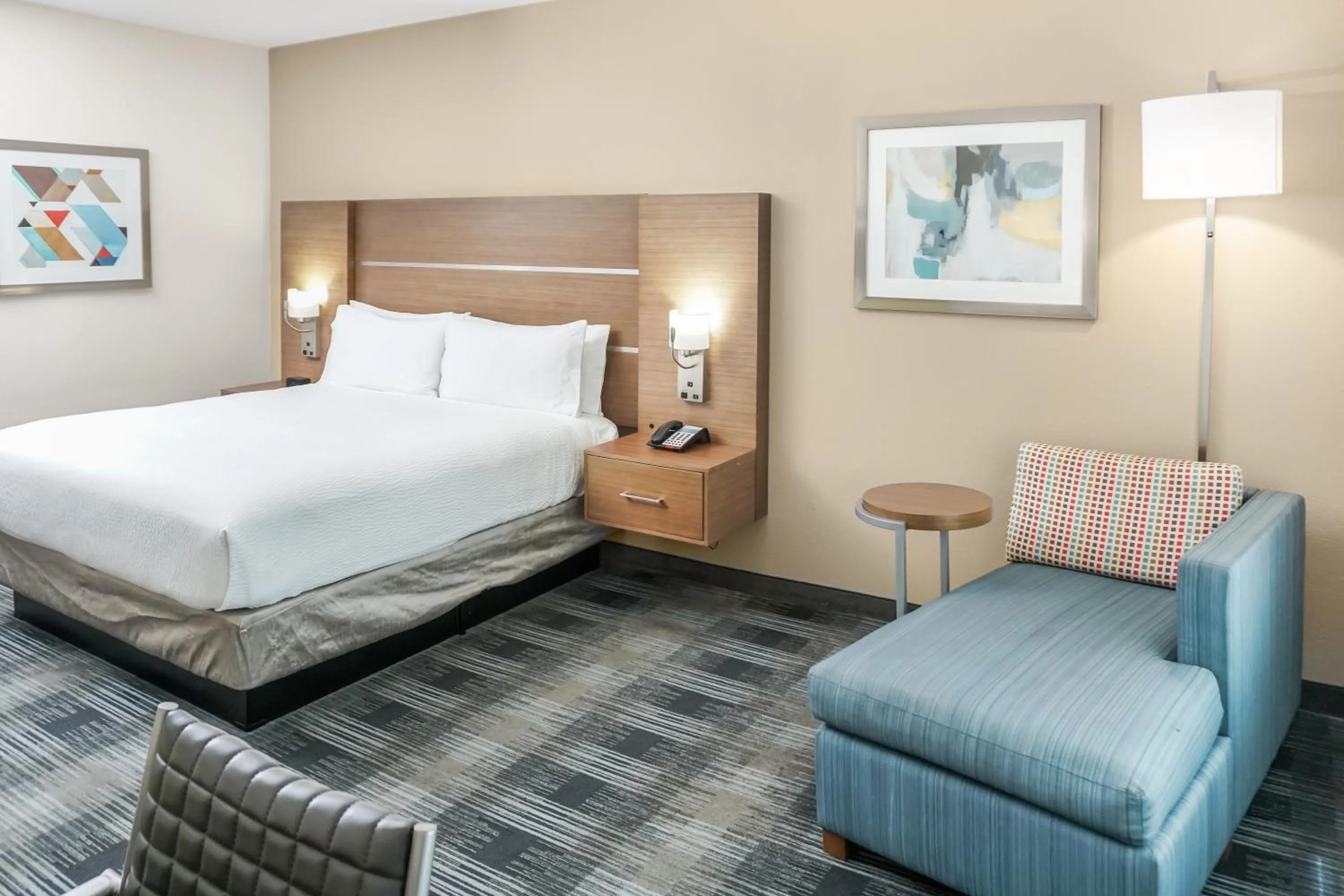 Breakfast, Bed in Holiday Inn Express & Suites - Houston Westchase - Westheimer by IHG