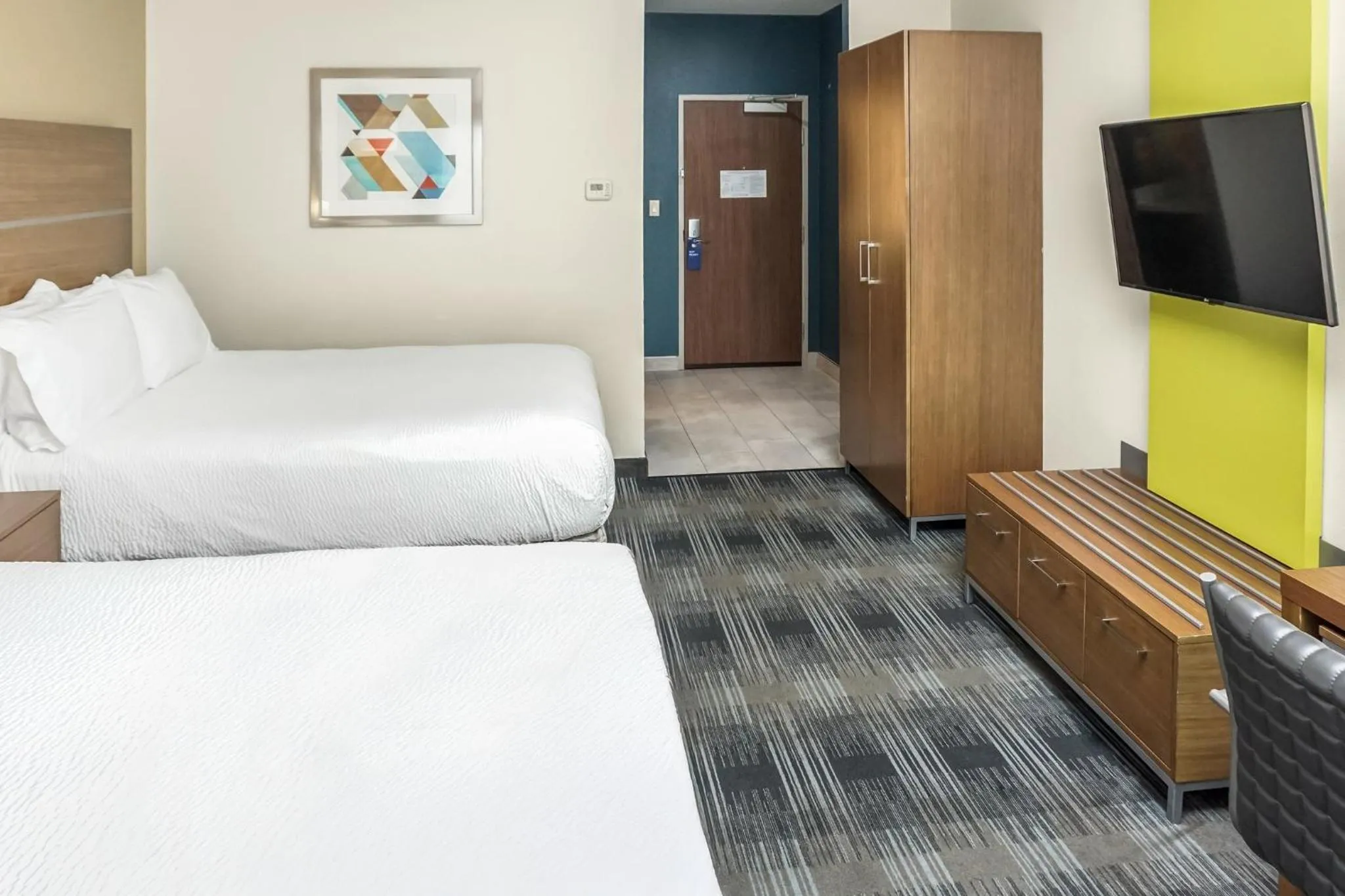 Photo of the whole room, Bed in Holiday Inn Express & Suites - Houston Westchase - Westheimer by IHG