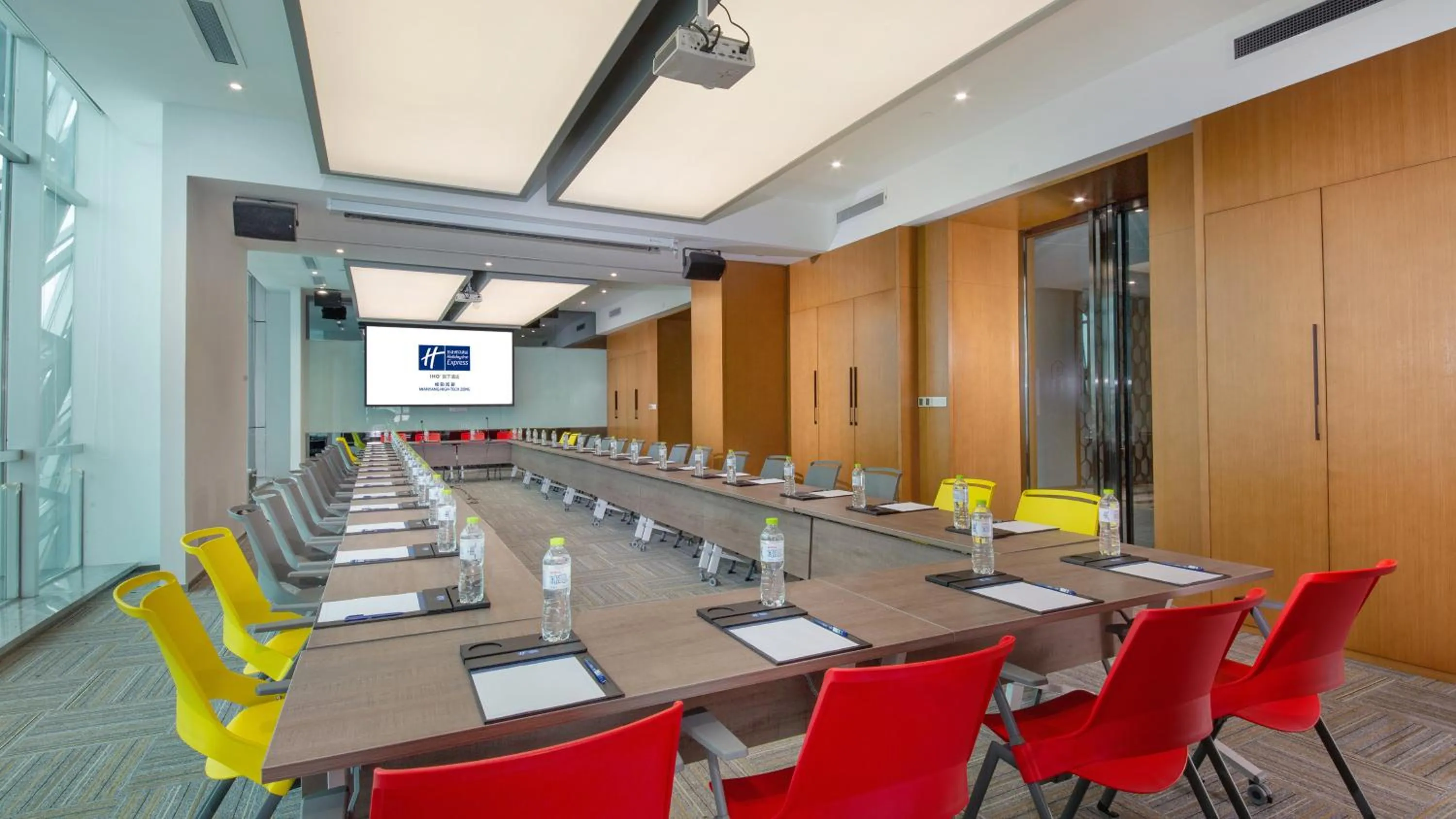 Meeting/conference room in Holiday Inn Express Mianyang High-Tech Zone by IHG