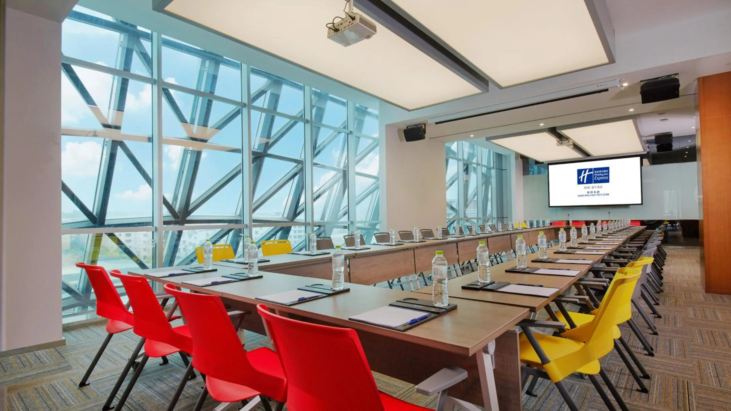 Meeting/conference room in Holiday Inn Express Mianyang High-Tech Zone by IHG