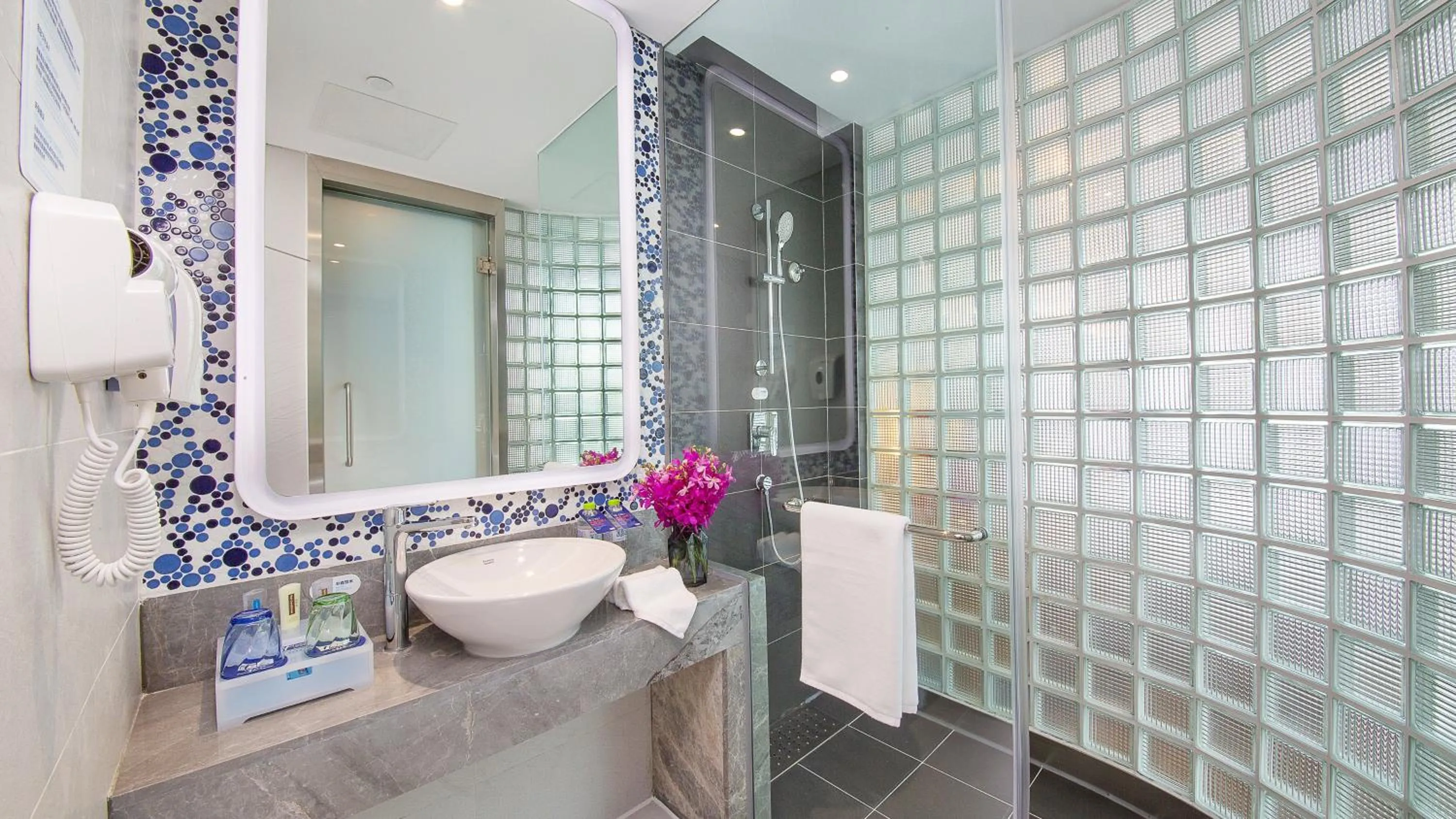 Bathroom in Holiday Inn Express Mianyang High-Tech Zone by IHG
