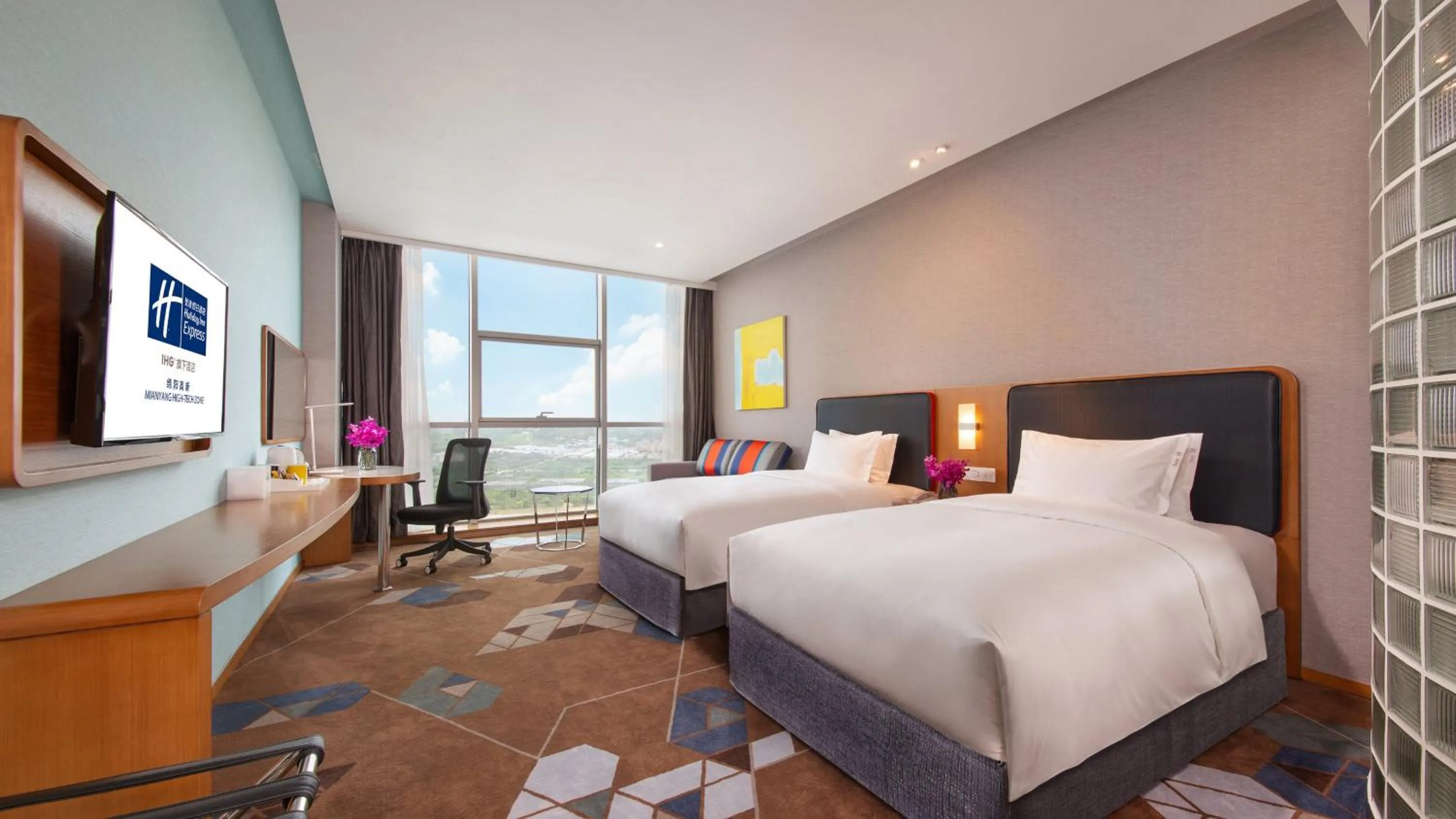 Photo of the whole room, Bed in Holiday Inn Express Mianyang High-Tech Zone by IHG