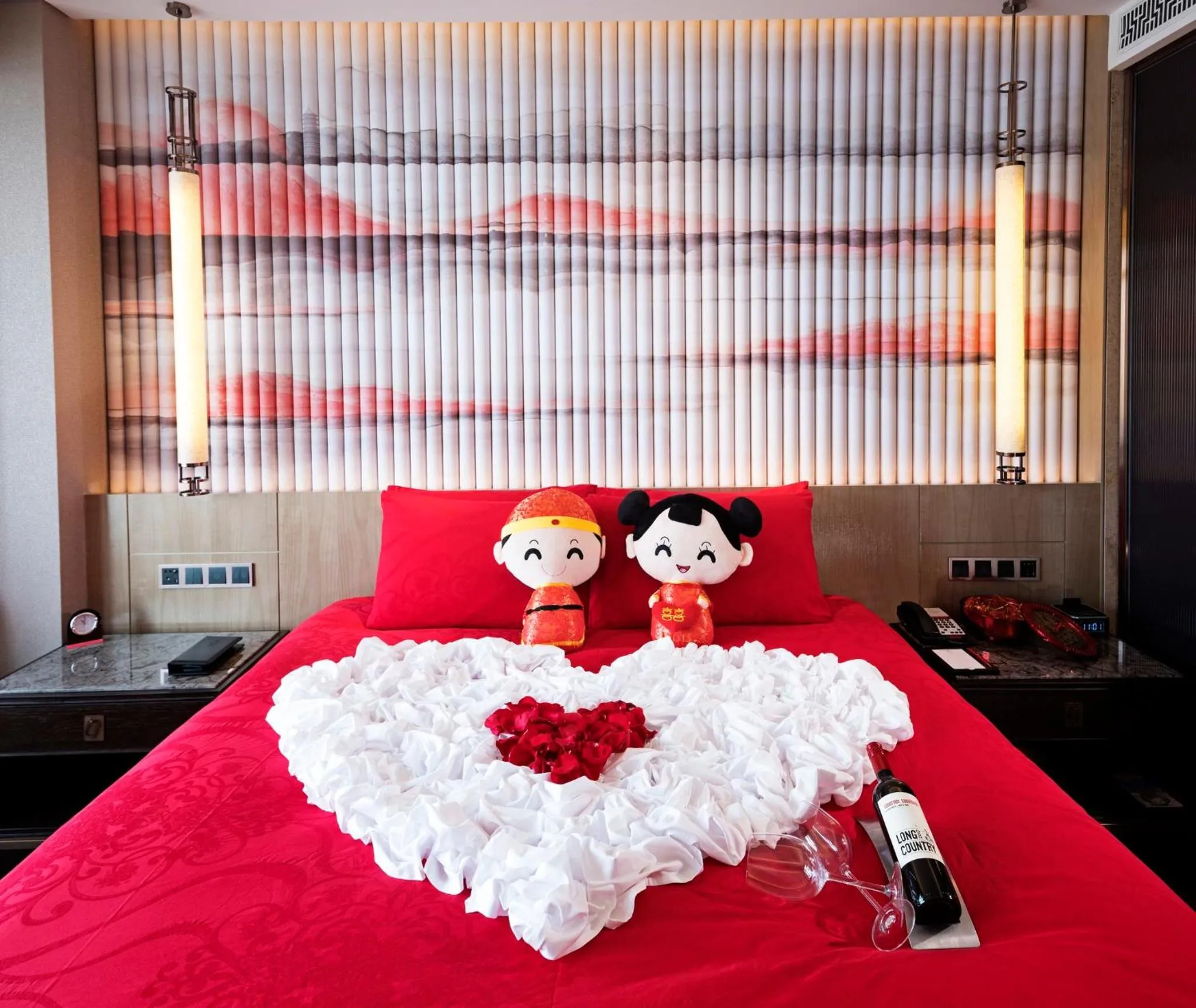 Photo of the whole room, Bed in HUALUXE Wuhu