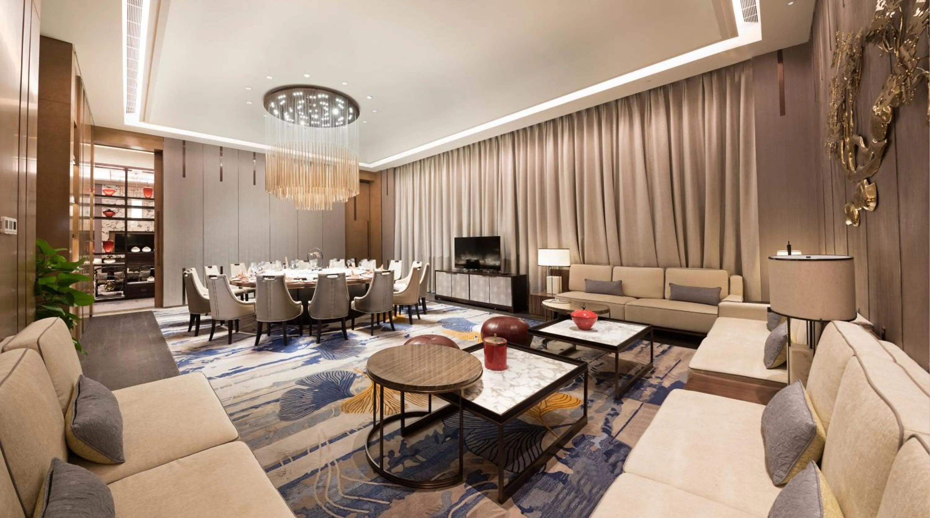 Restaurant/places to eat in HUALUXE Wuhu