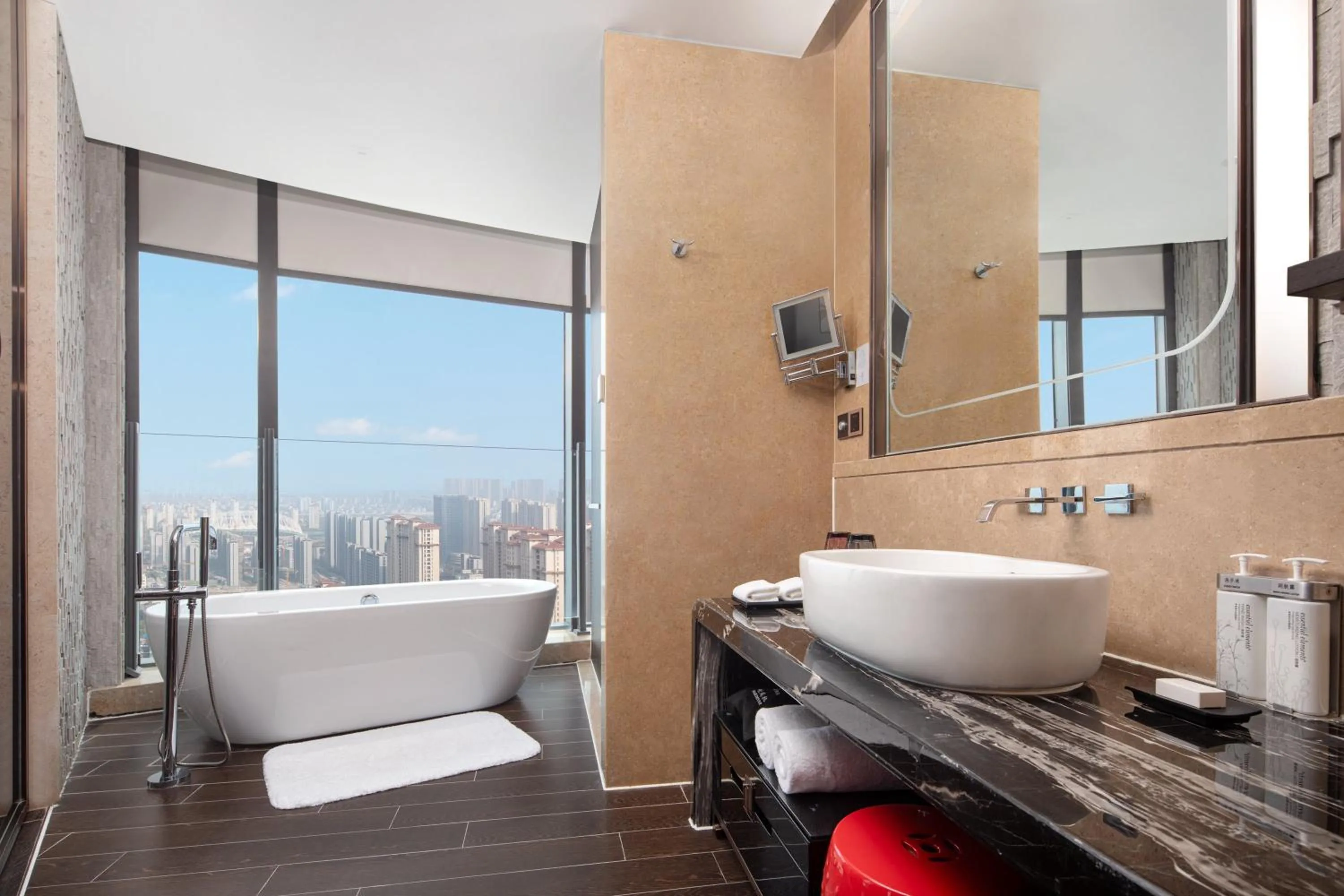 Photo of the whole room in HUALUXE Wuhu