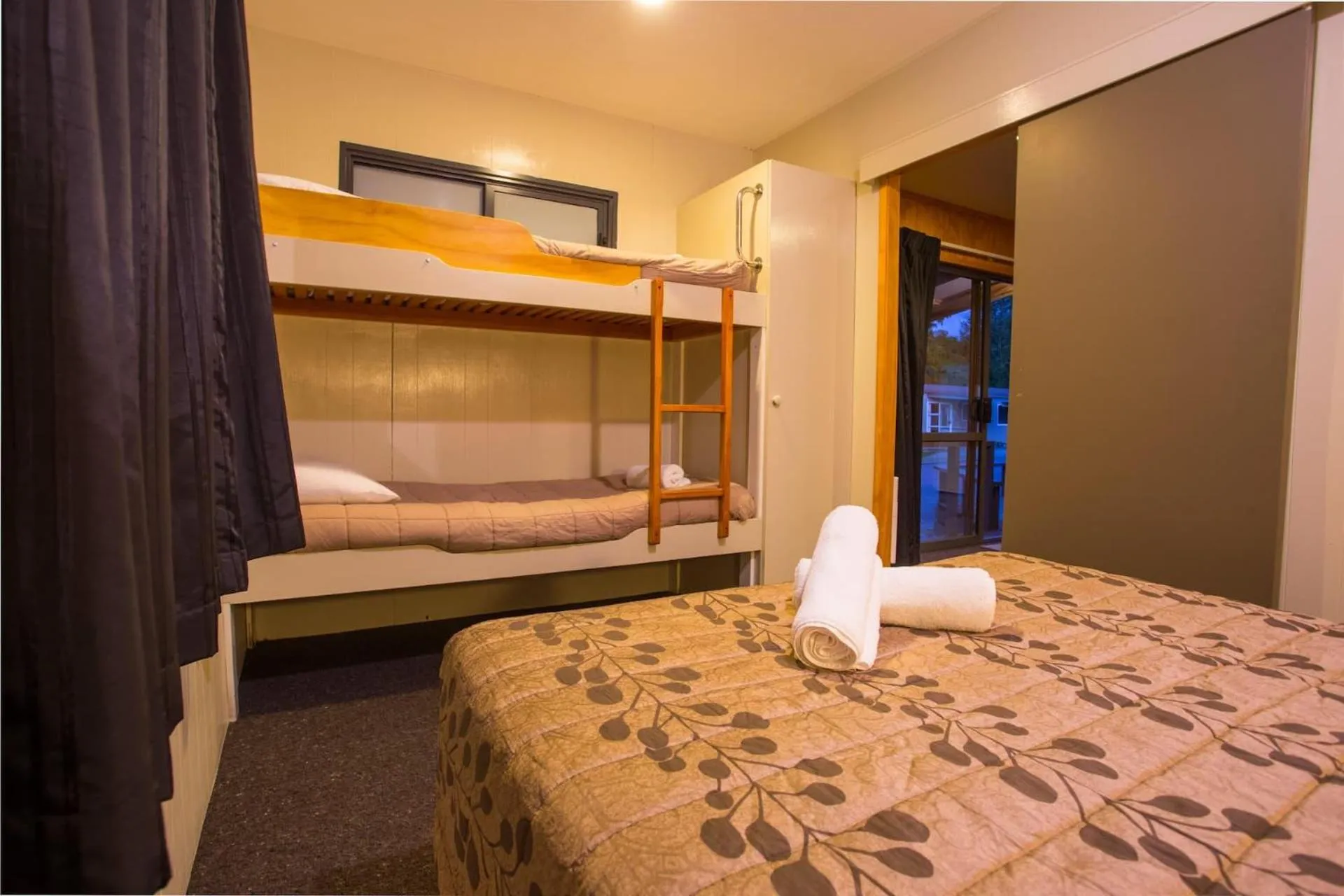 Bed in Fox Glacier TOP 10 Holiday Park & Motels