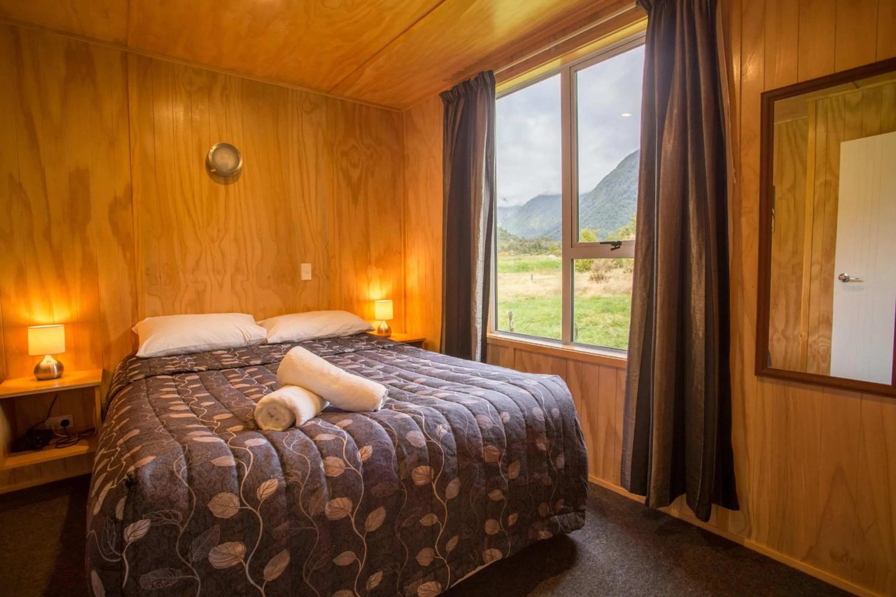 Bed in Fox Glacier TOP 10 Holiday Park & Motels