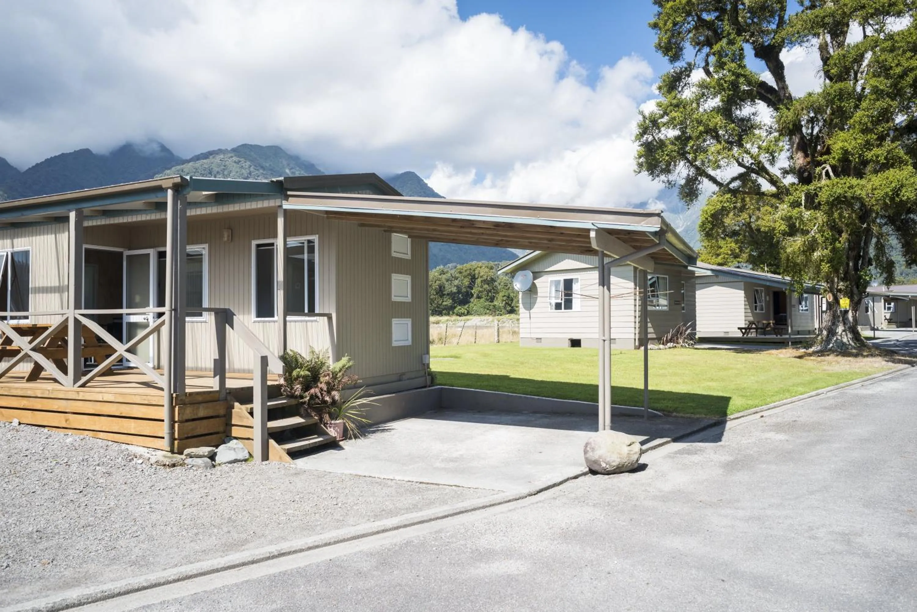 Day in Fox Glacier TOP 10 Holiday Park & Motels