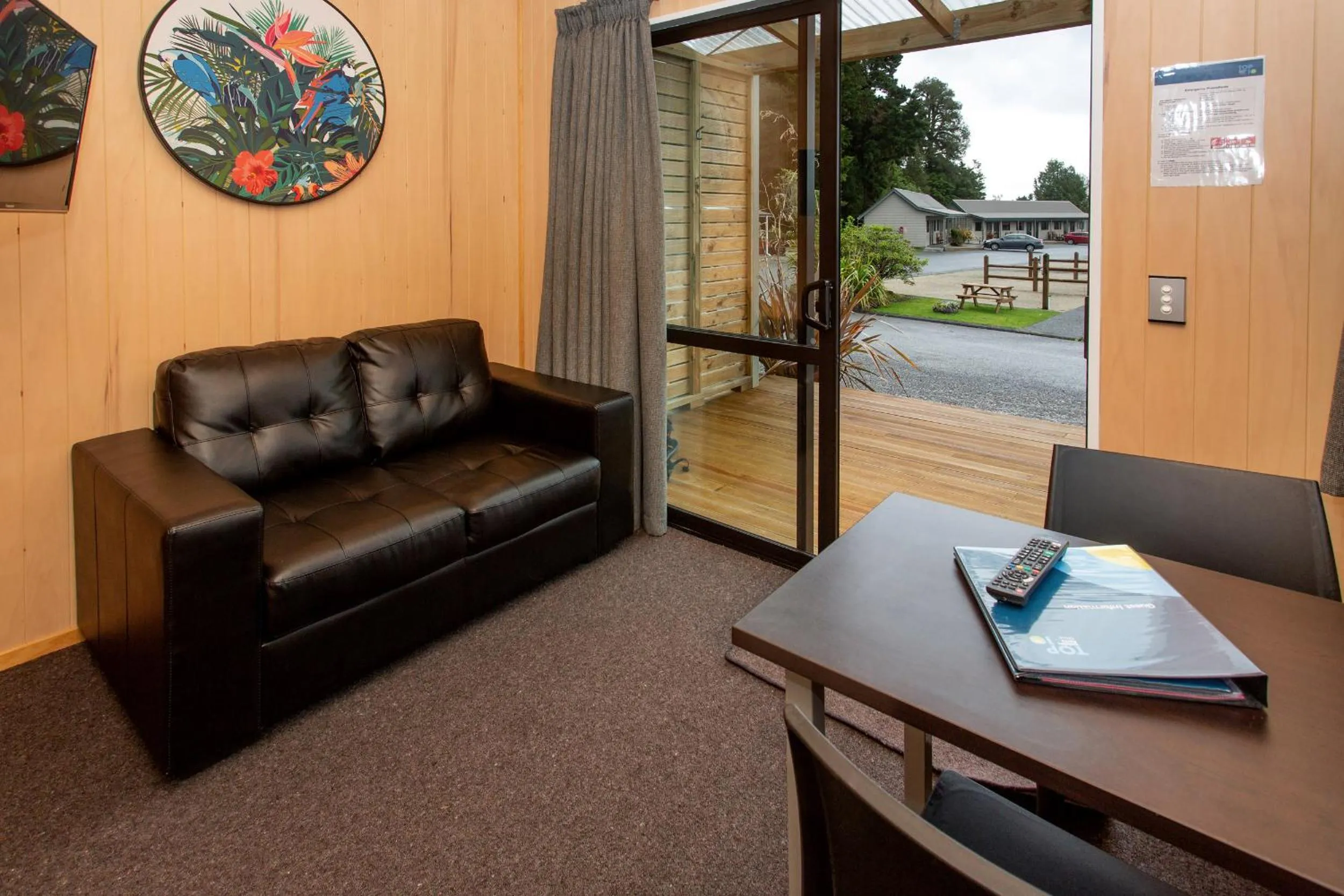 Living room in Fox Glacier TOP 10 Holiday Park & Motels