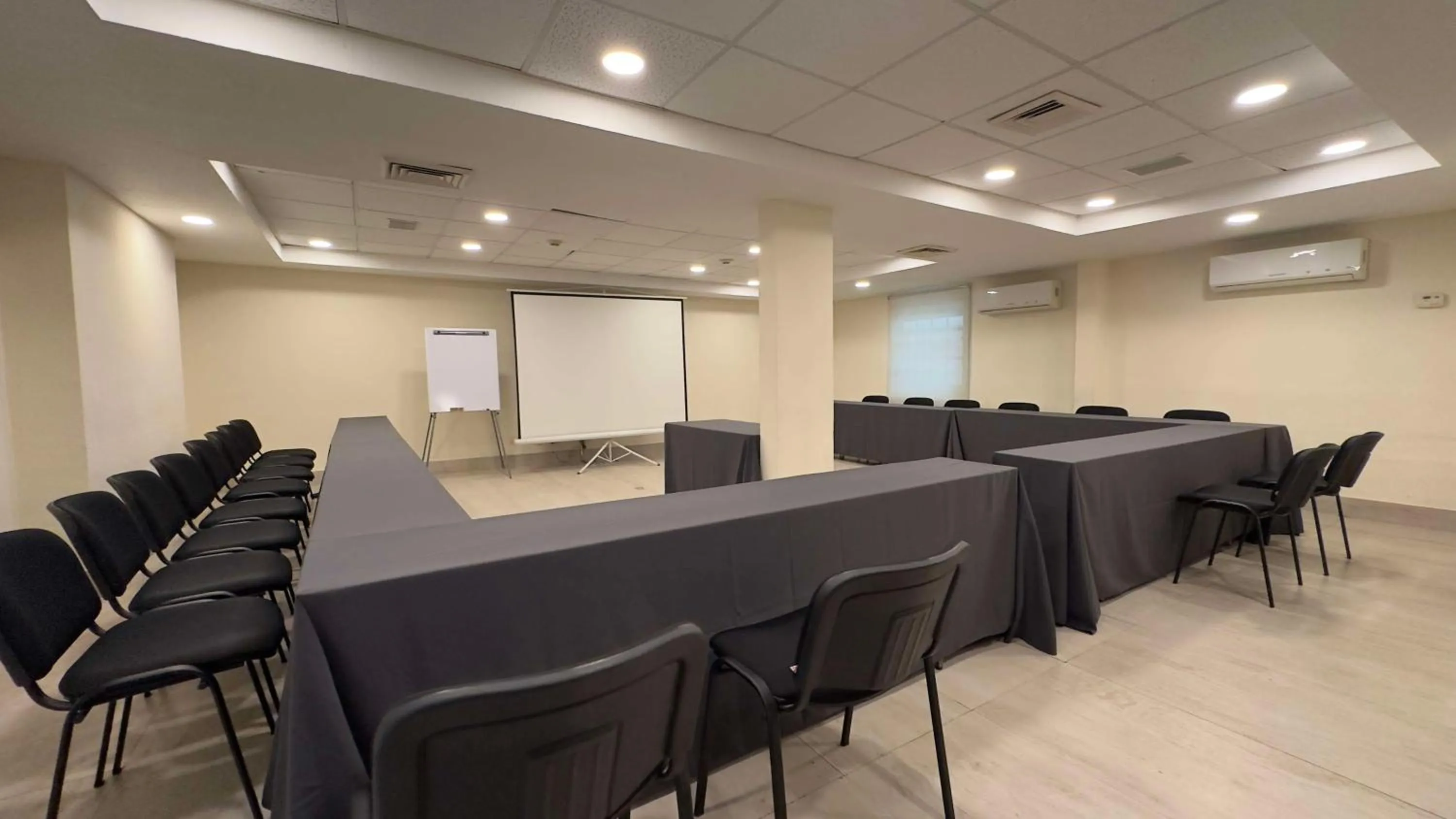 Meeting/conference room in Best Western PLUS Monterrey Colón
