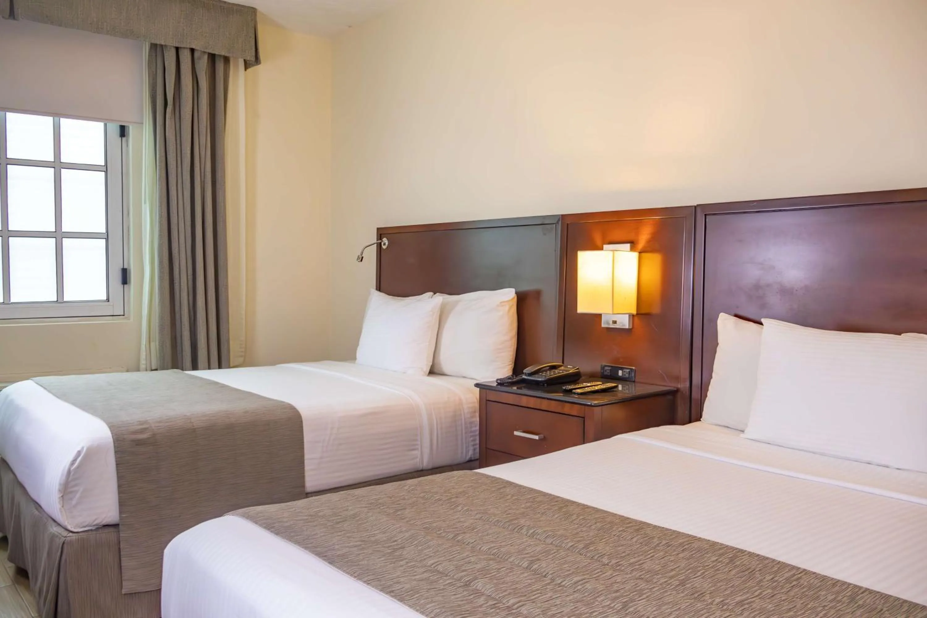 Bedroom, Bed in Best Western PLUS Monterrey Colón