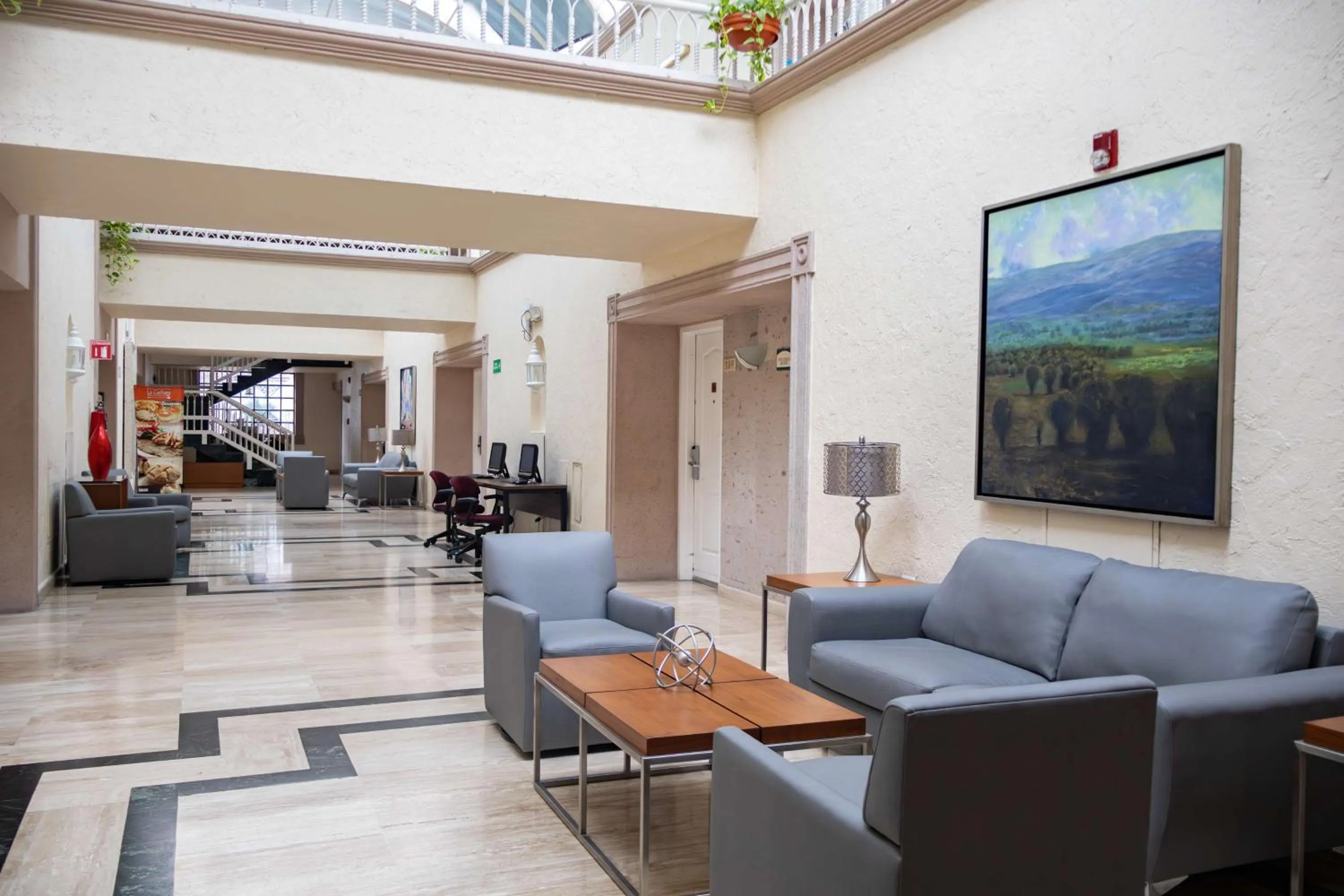Lobby or reception in Best Western PLUS Monterrey Colón