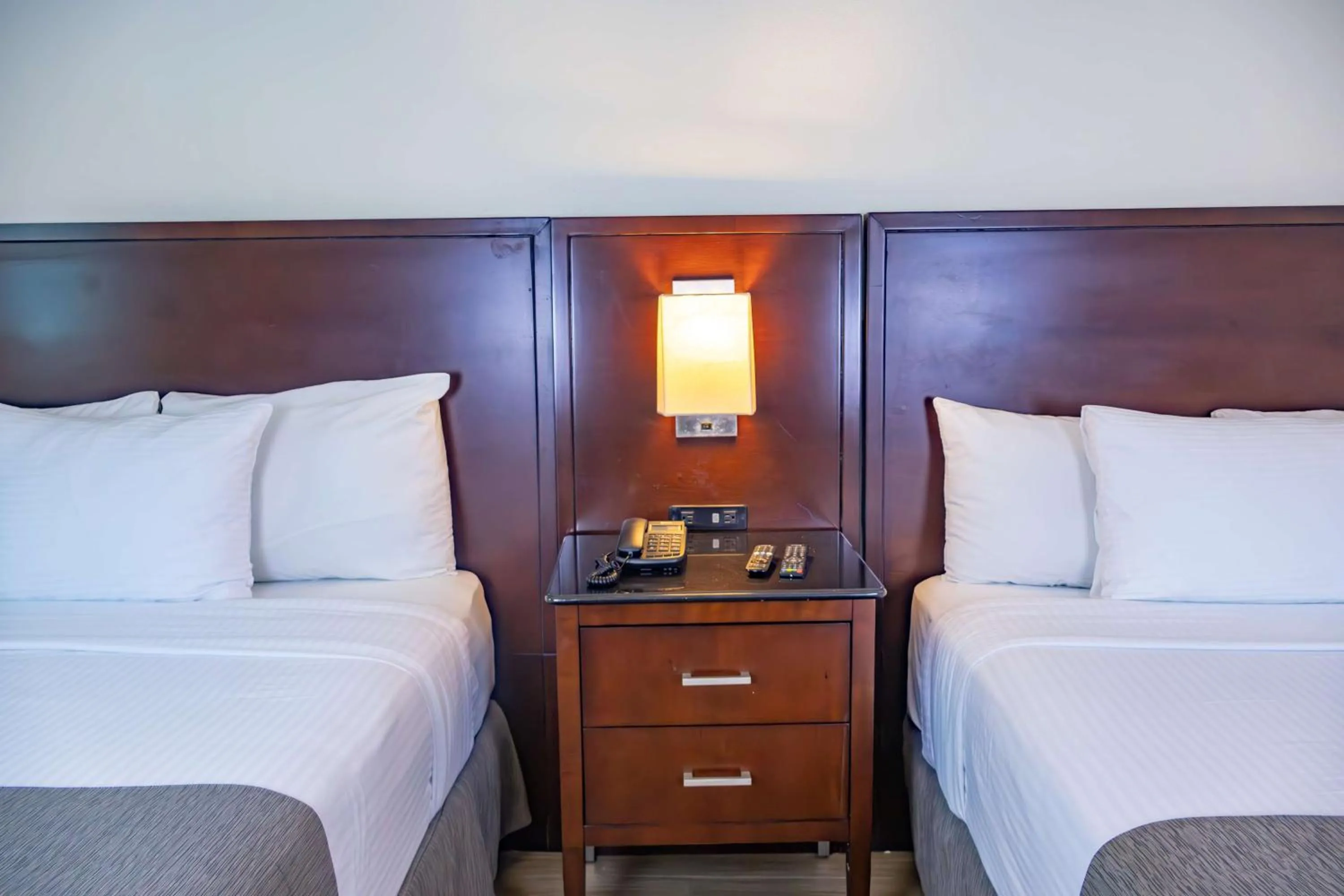 Bedroom, Bed in Best Western PLUS Monterrey Colón