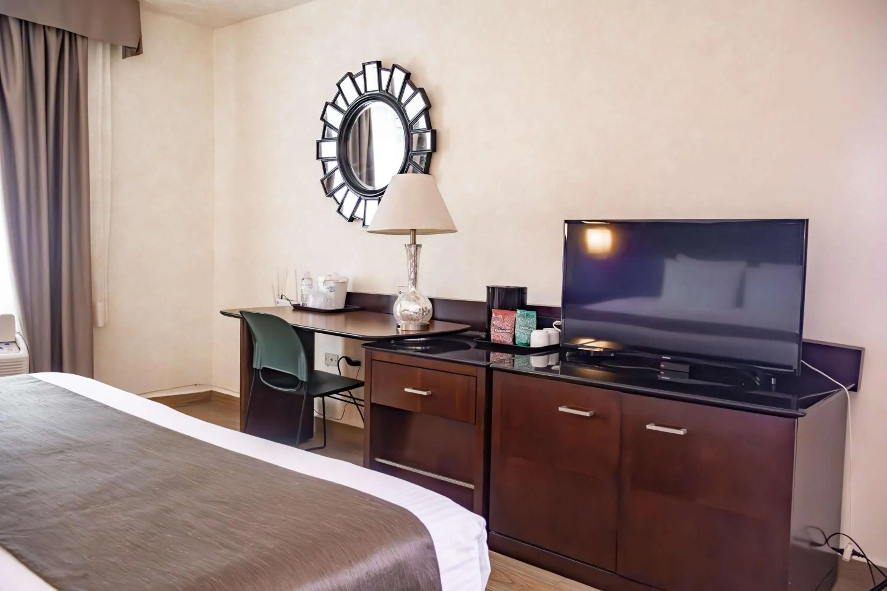 Bedroom, Bed in Best Western PLUS Monterrey Colón