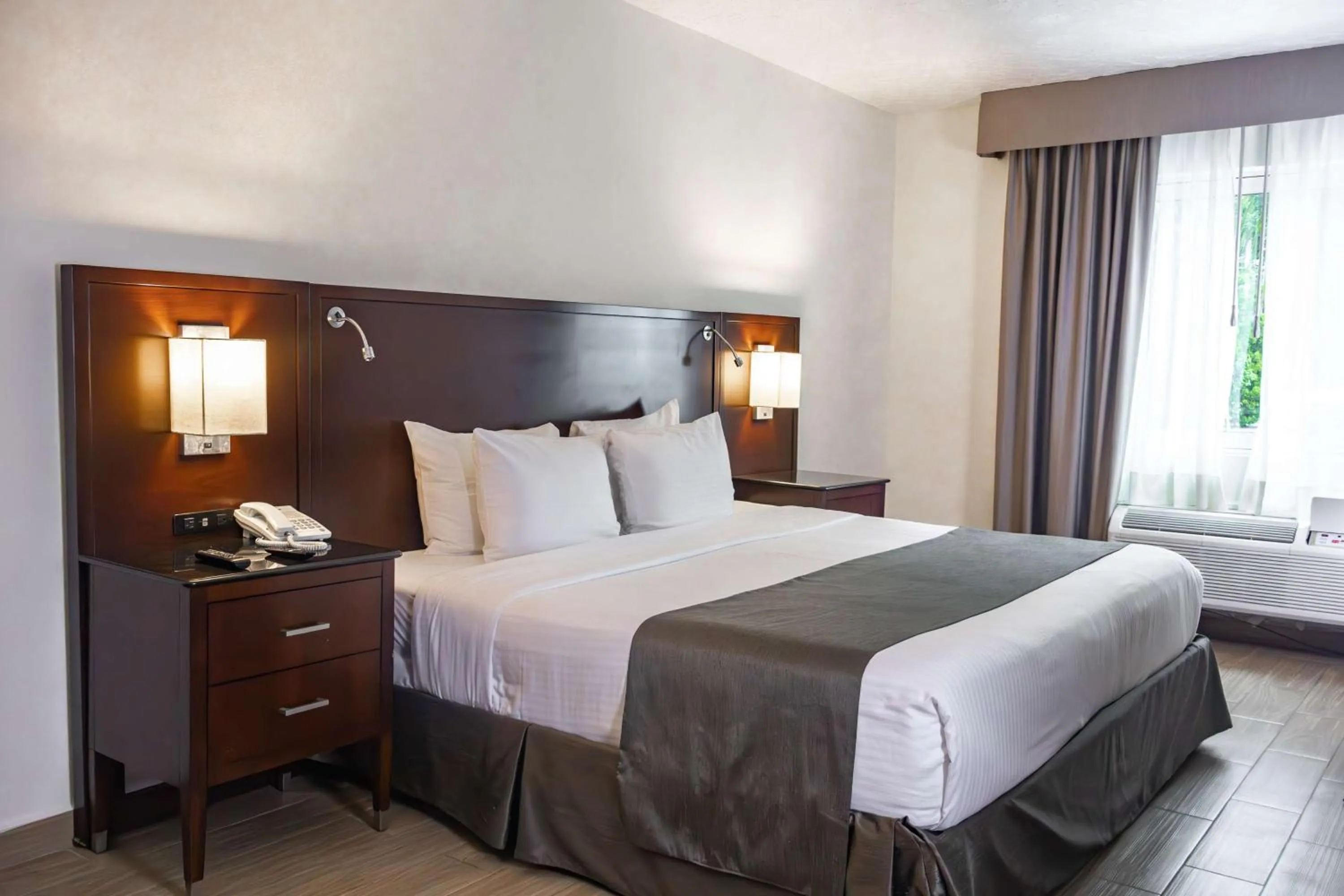 Bedroom, Bed in Best Western PLUS Monterrey Colón