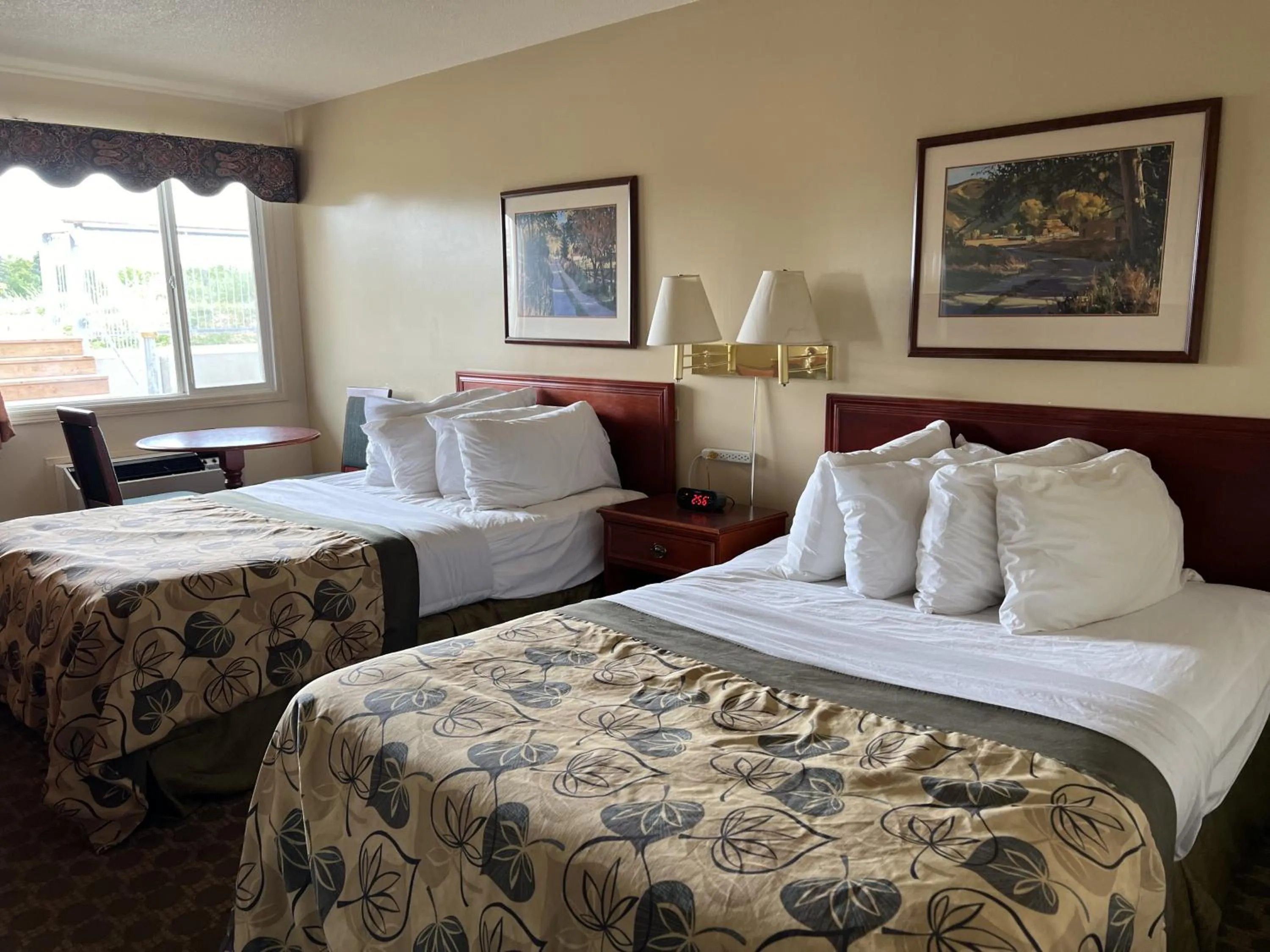 Bed in Travelodge by Wyndham Drumheller AB