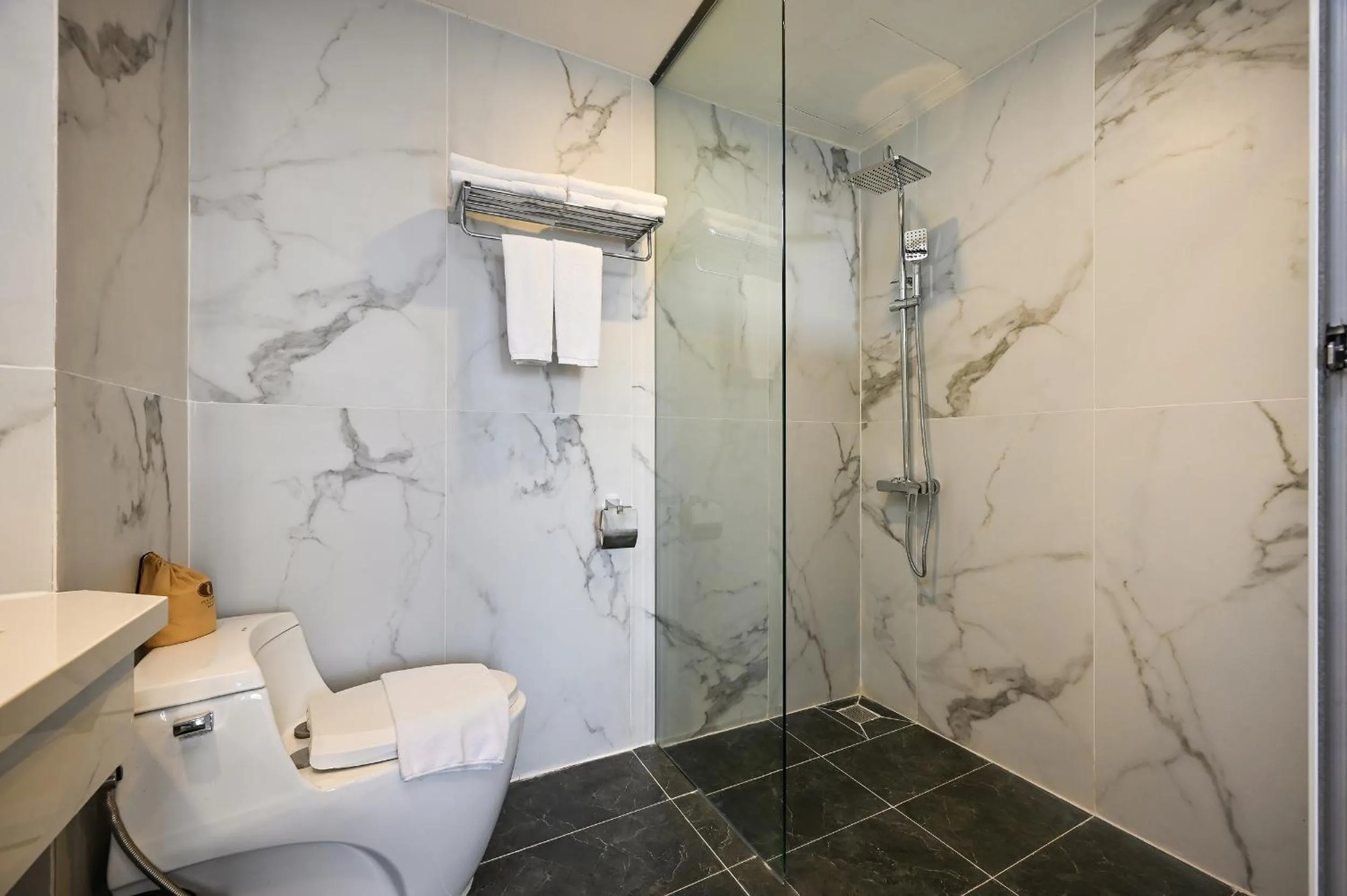 Toilet in Cicilia Saigon Center