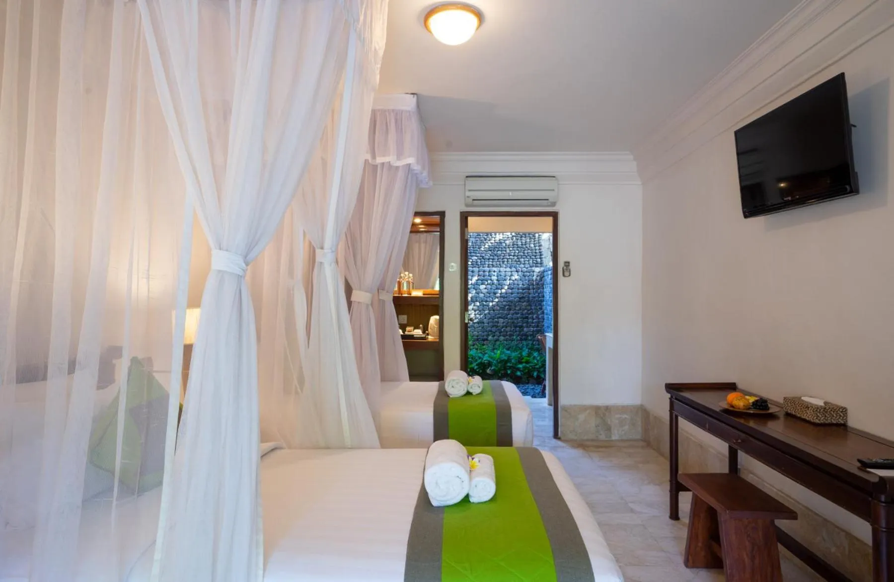 Patio, Bed in Mimpi Resort Tulamben