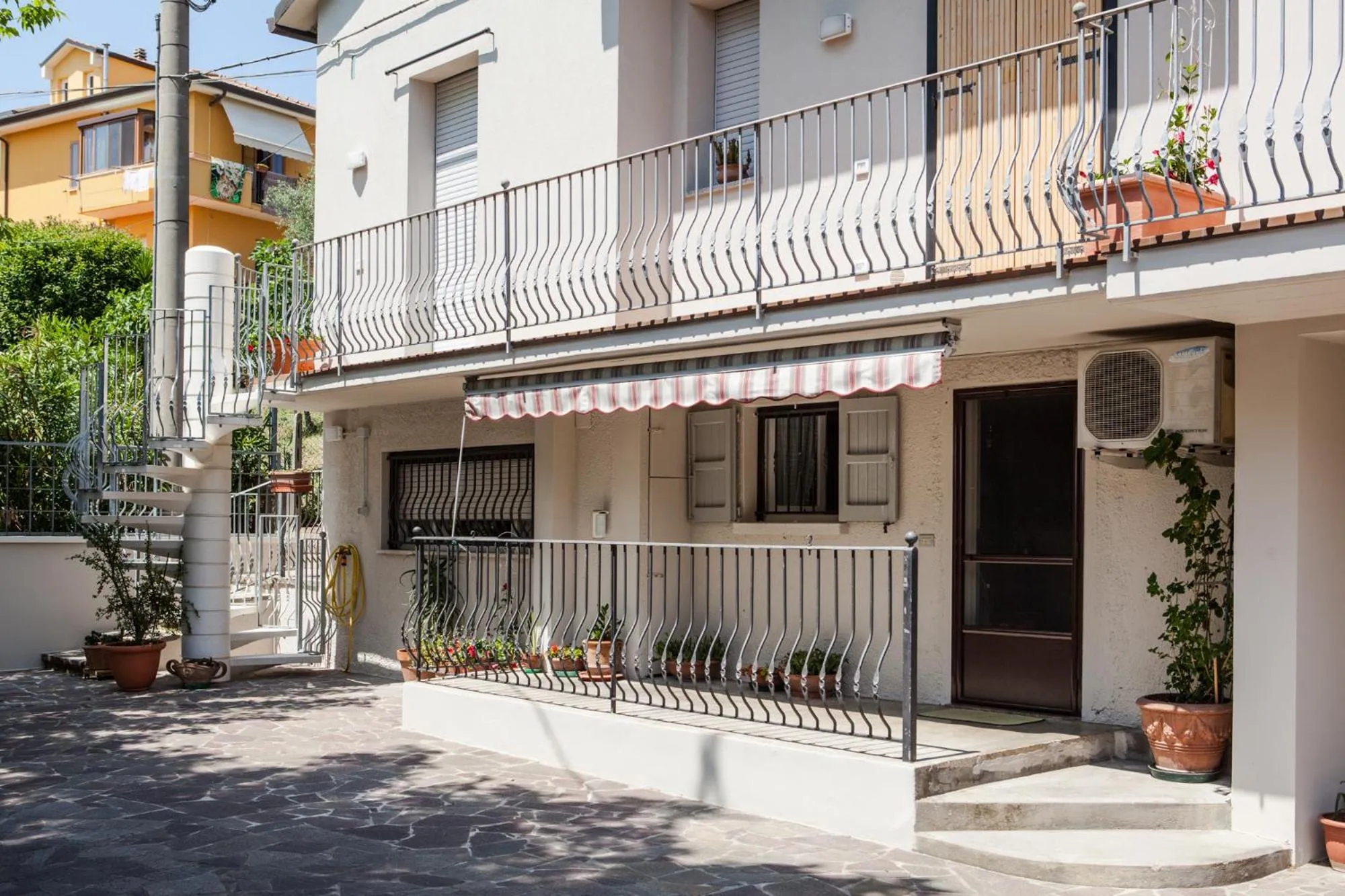 Property building in Ca di Anna