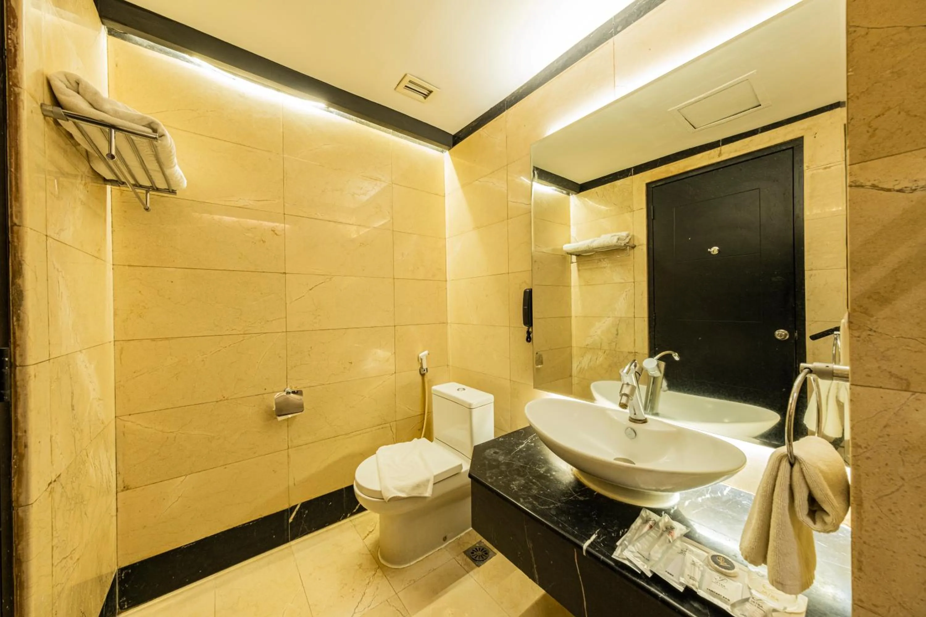 Bathroom in Grand Jatra Hotel Pekanbaru