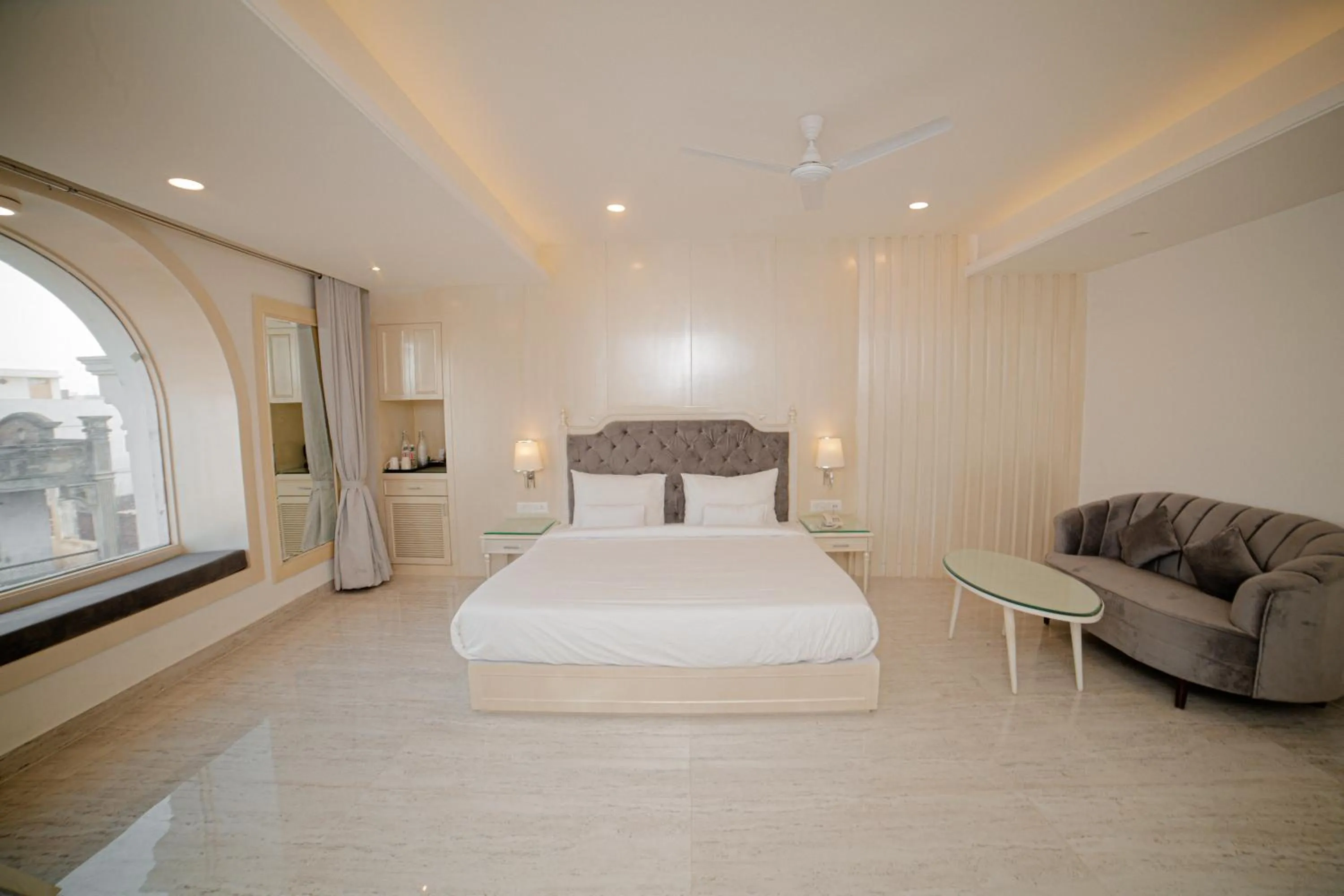 Bed in Pearl Courtyard