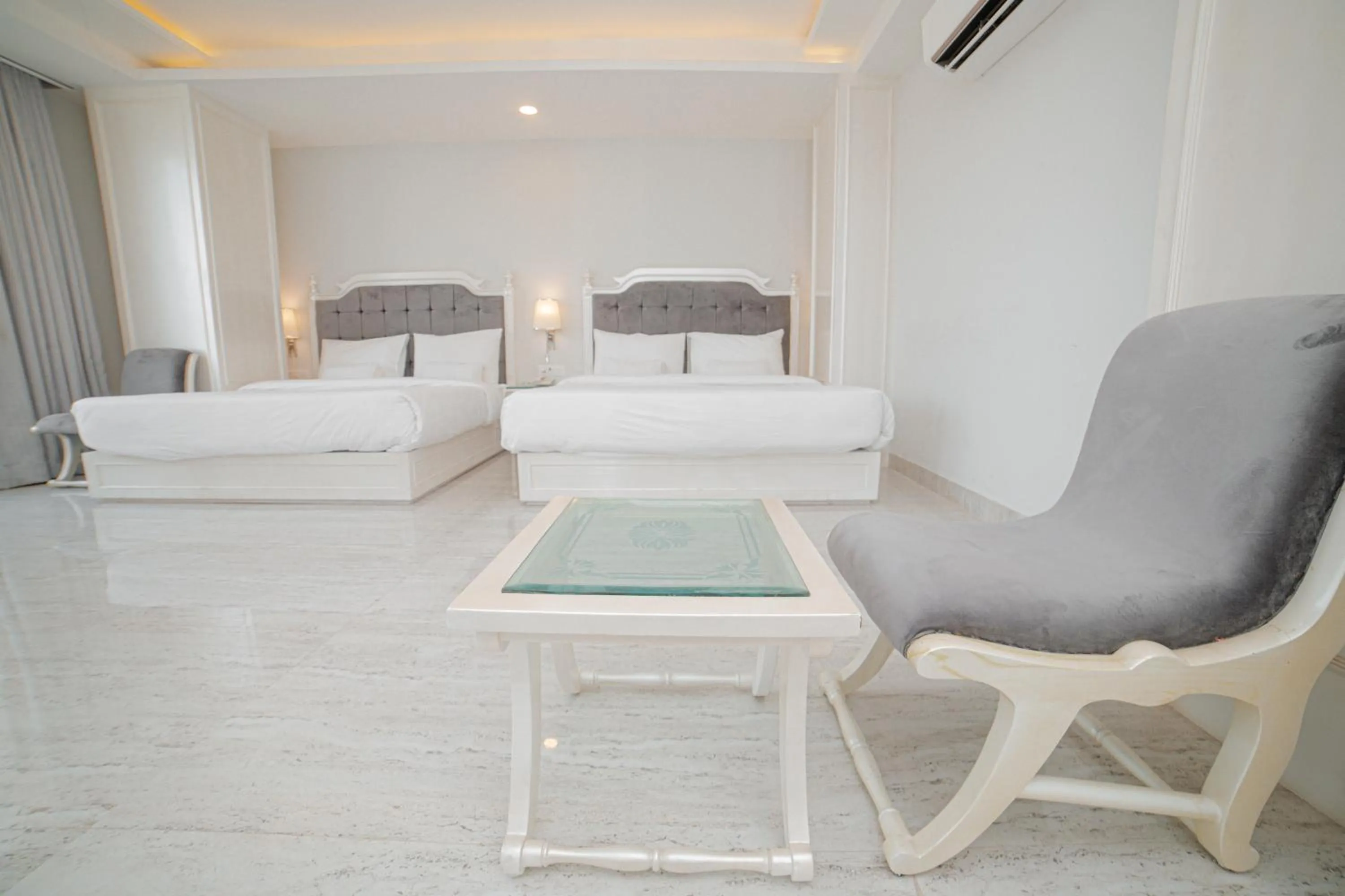 Living room, Bed in Pearl Courtyard