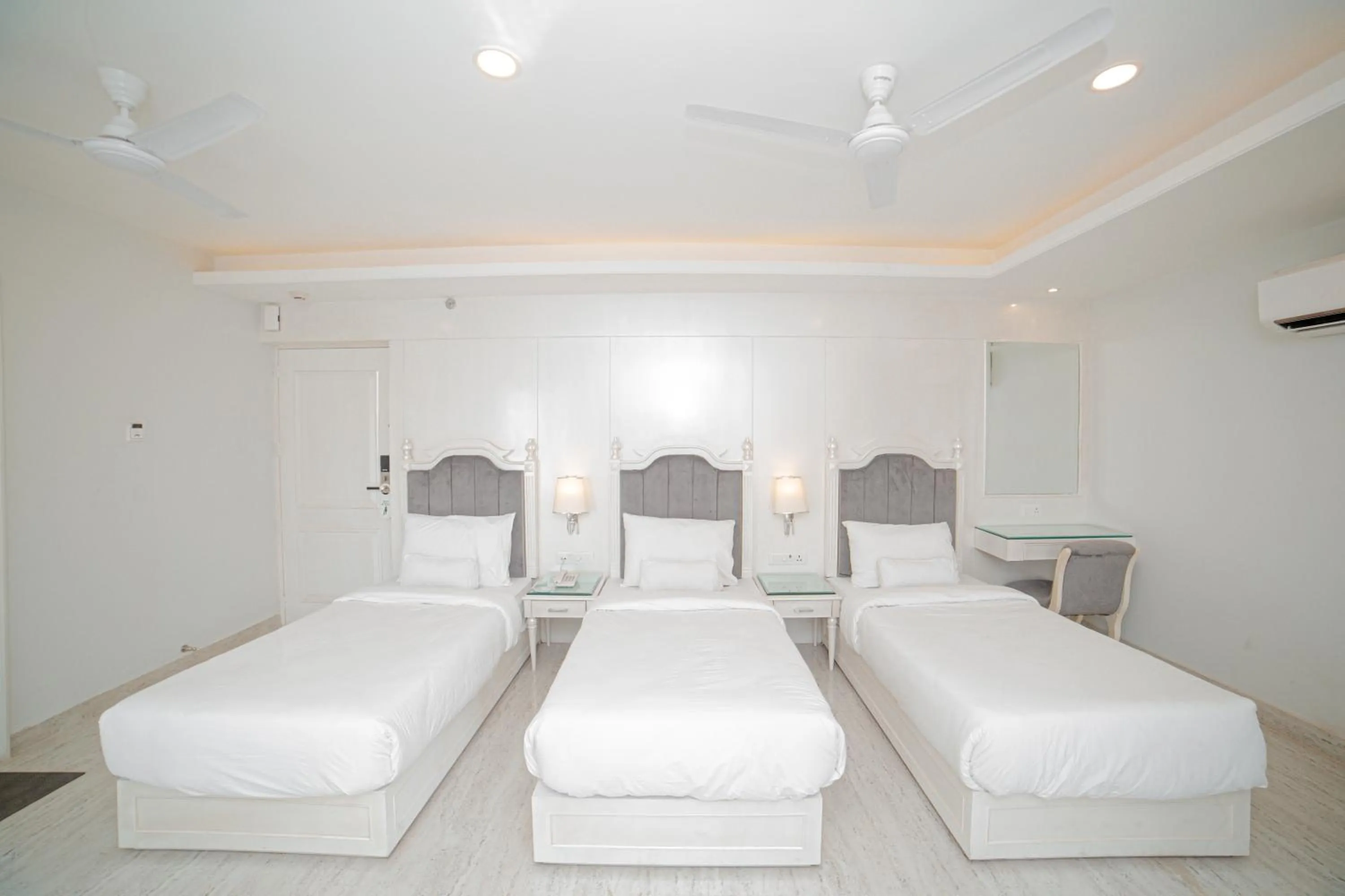 Bed in Pearl Courtyard