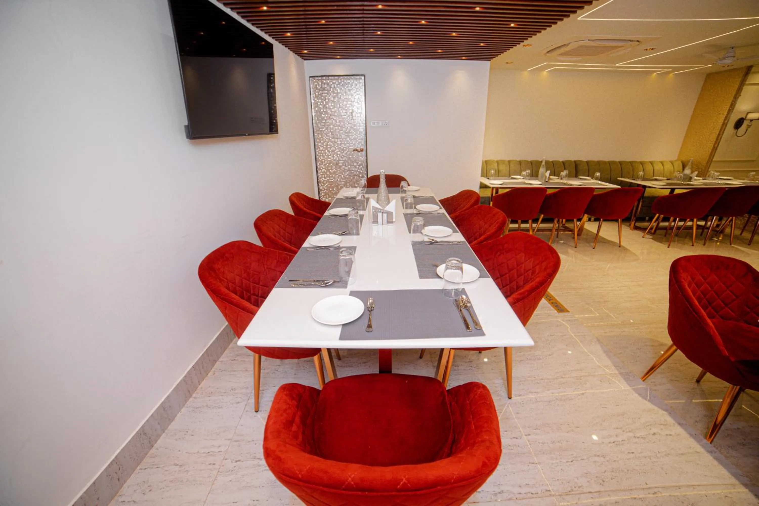 Restaurant/places to eat in Pearl Courtyard