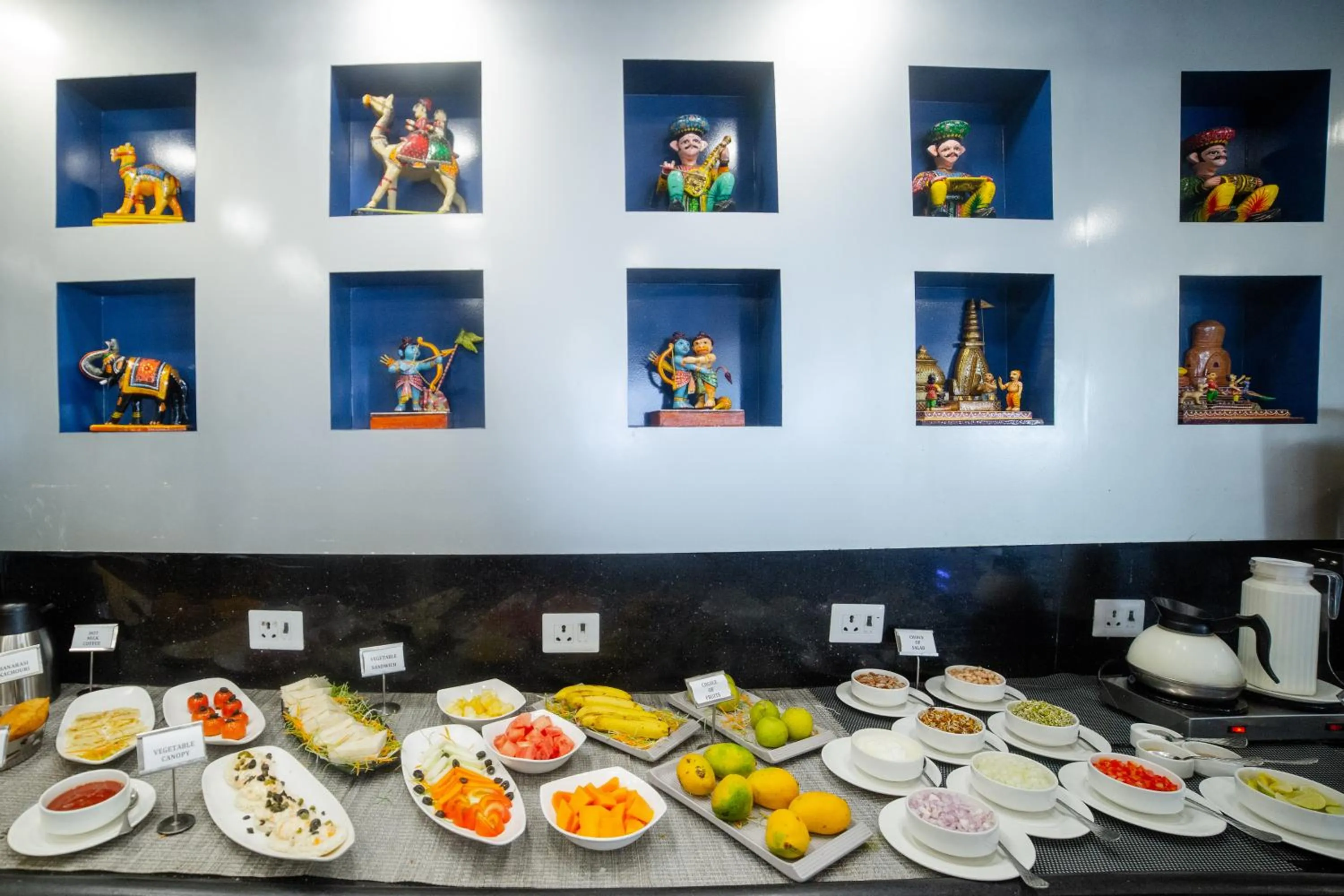 Food in Pearl Courtyard