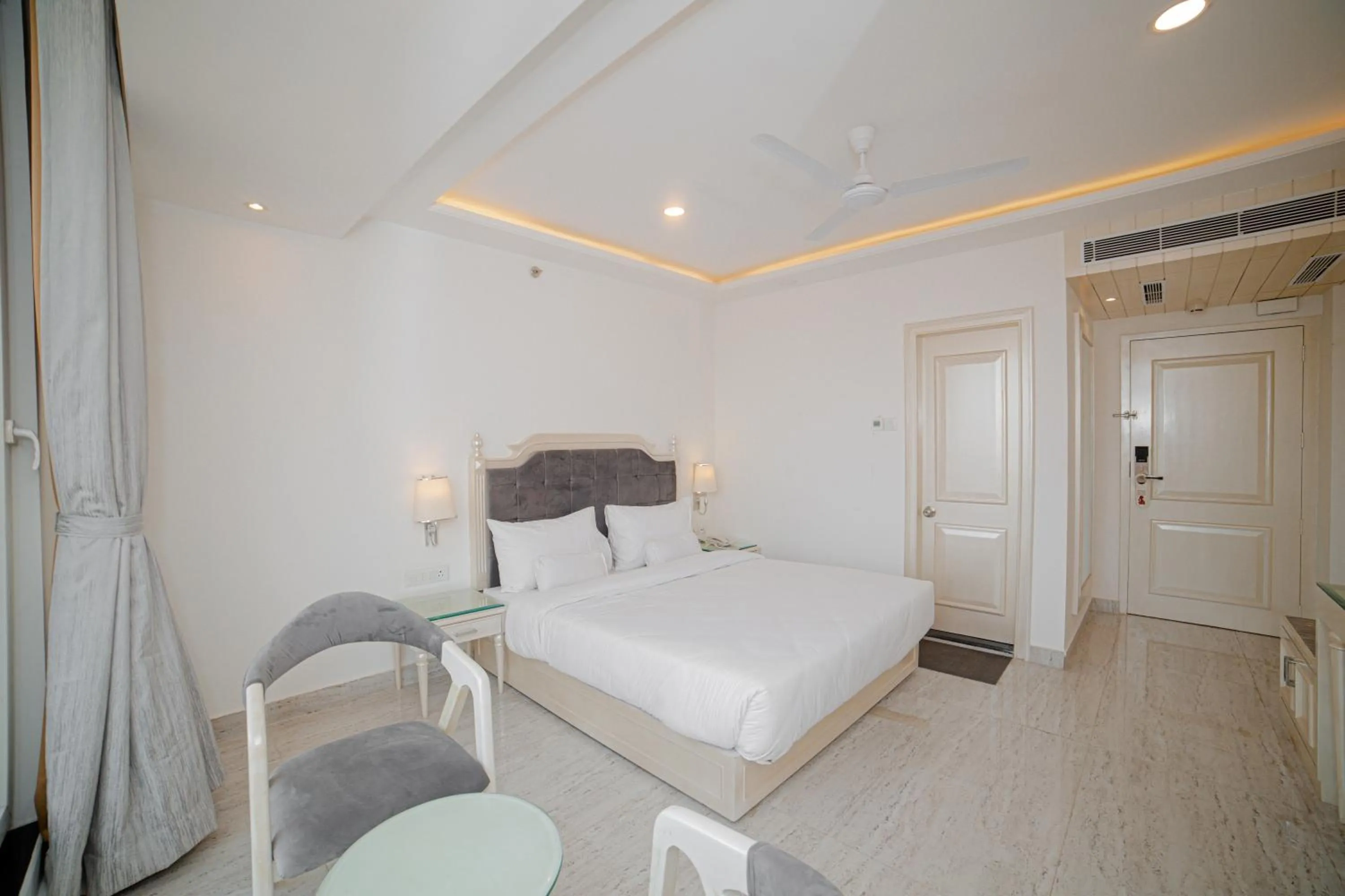 Bed in Pearl Courtyard