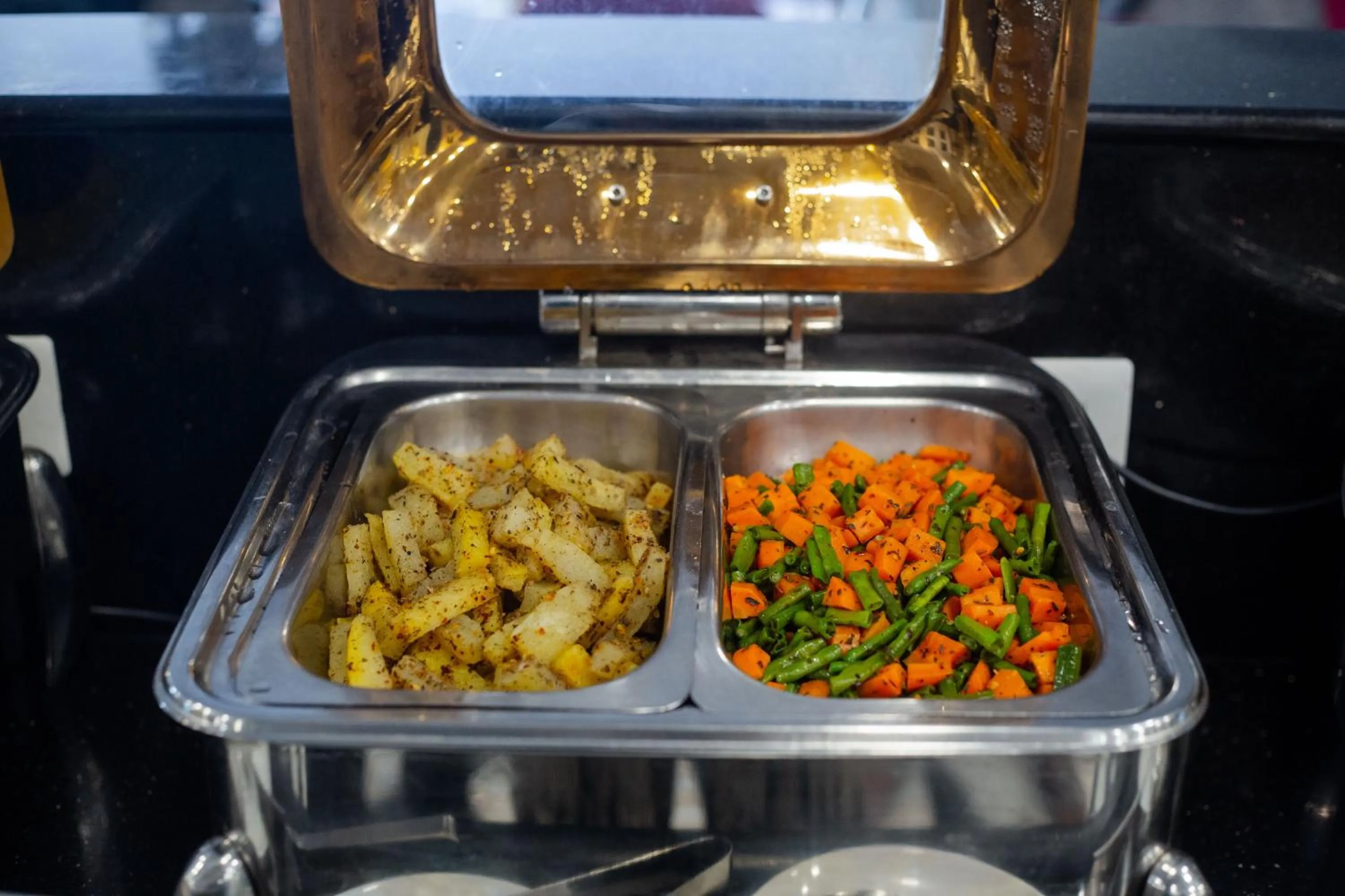 Breakfast in Pearl Courtyard