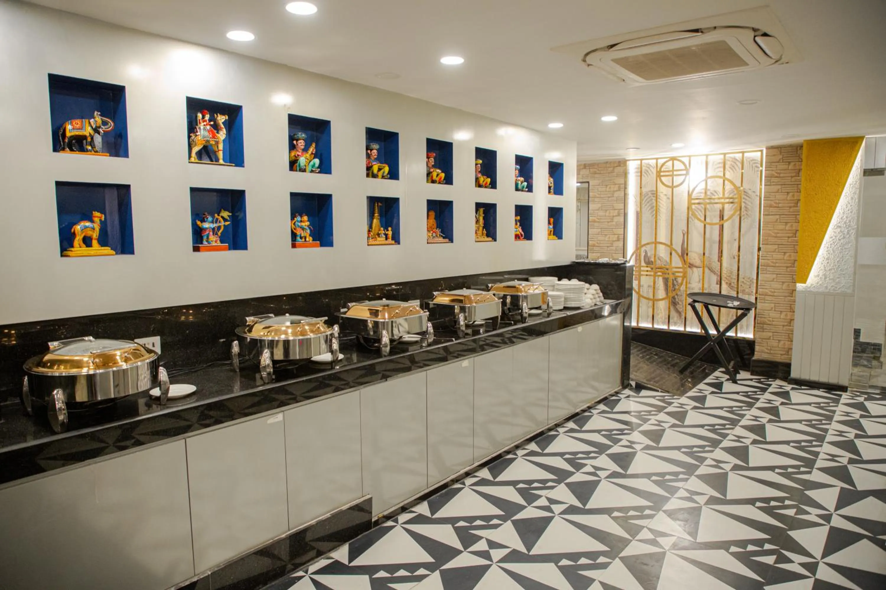 Restaurant/places to eat in Pearl Courtyard