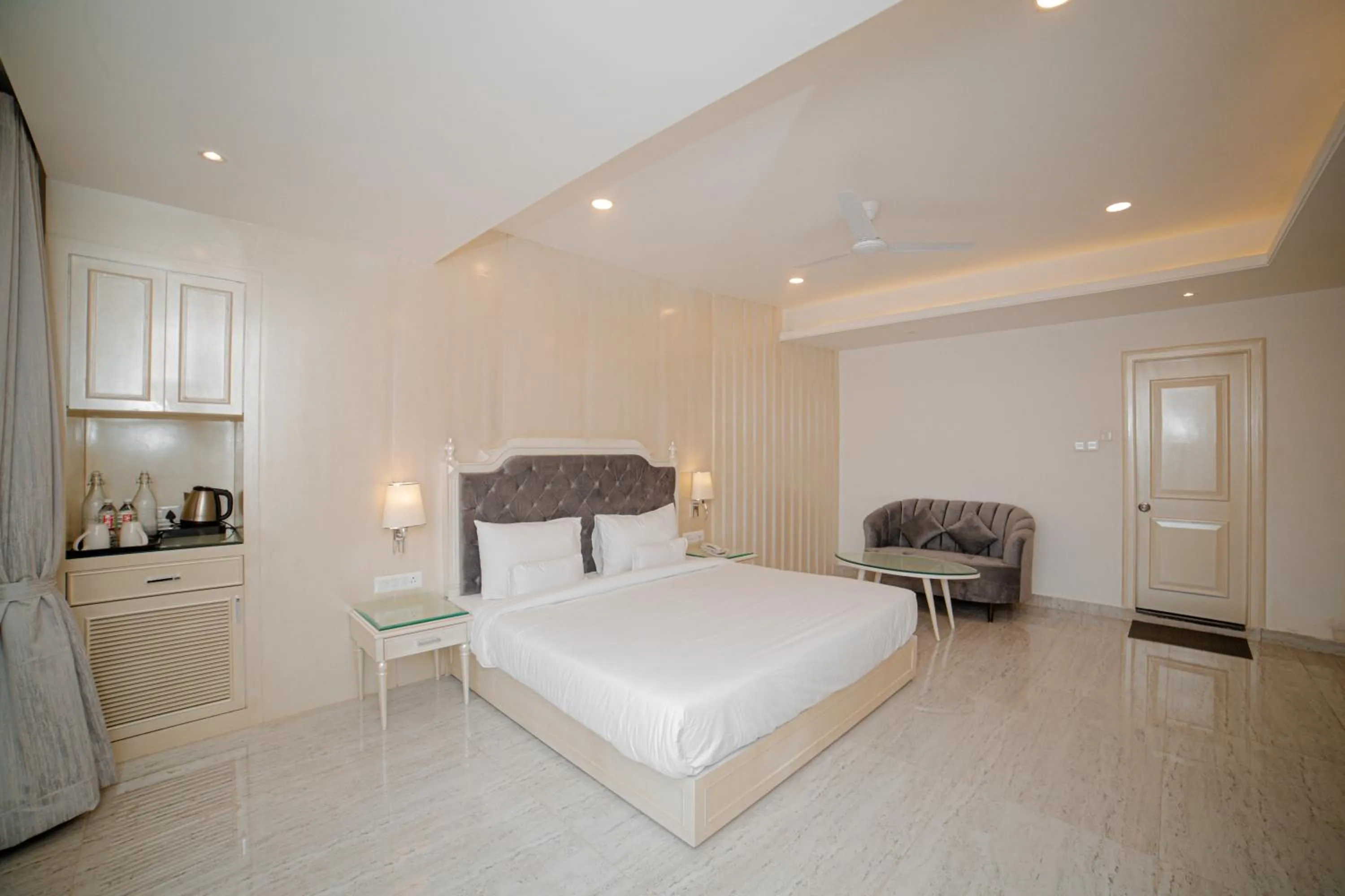 VIP, Bed in Pearl Courtyard