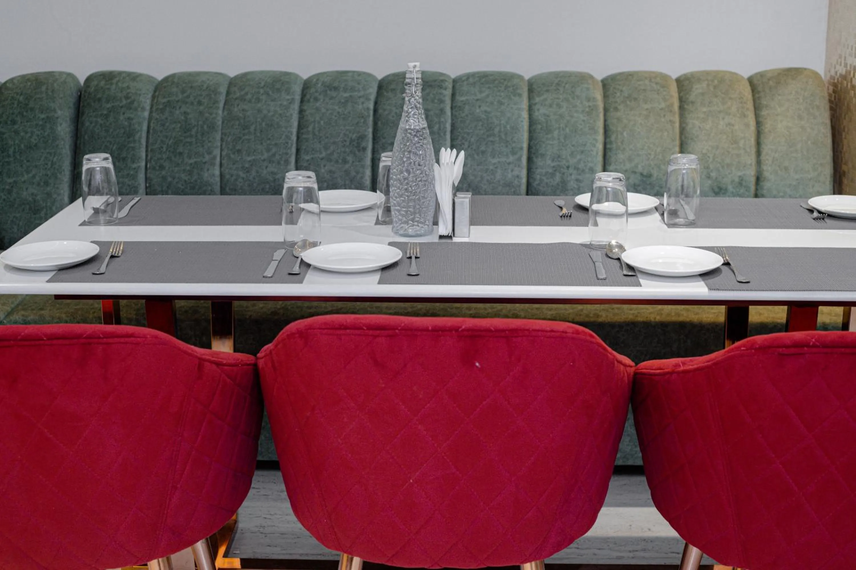 Restaurant/places to eat in Pearl Courtyard