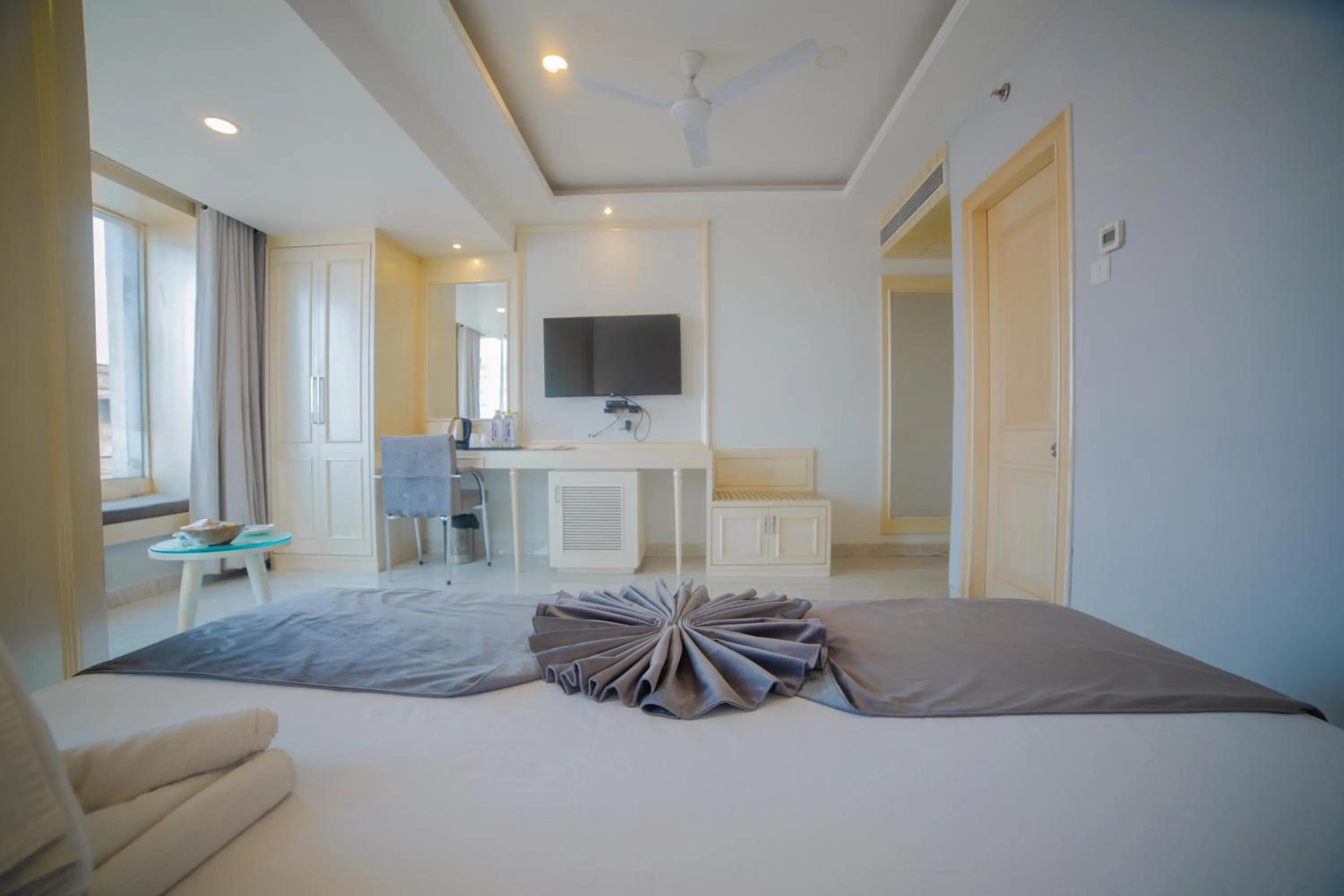 Bedroom, Bed in Pearl Courtyard